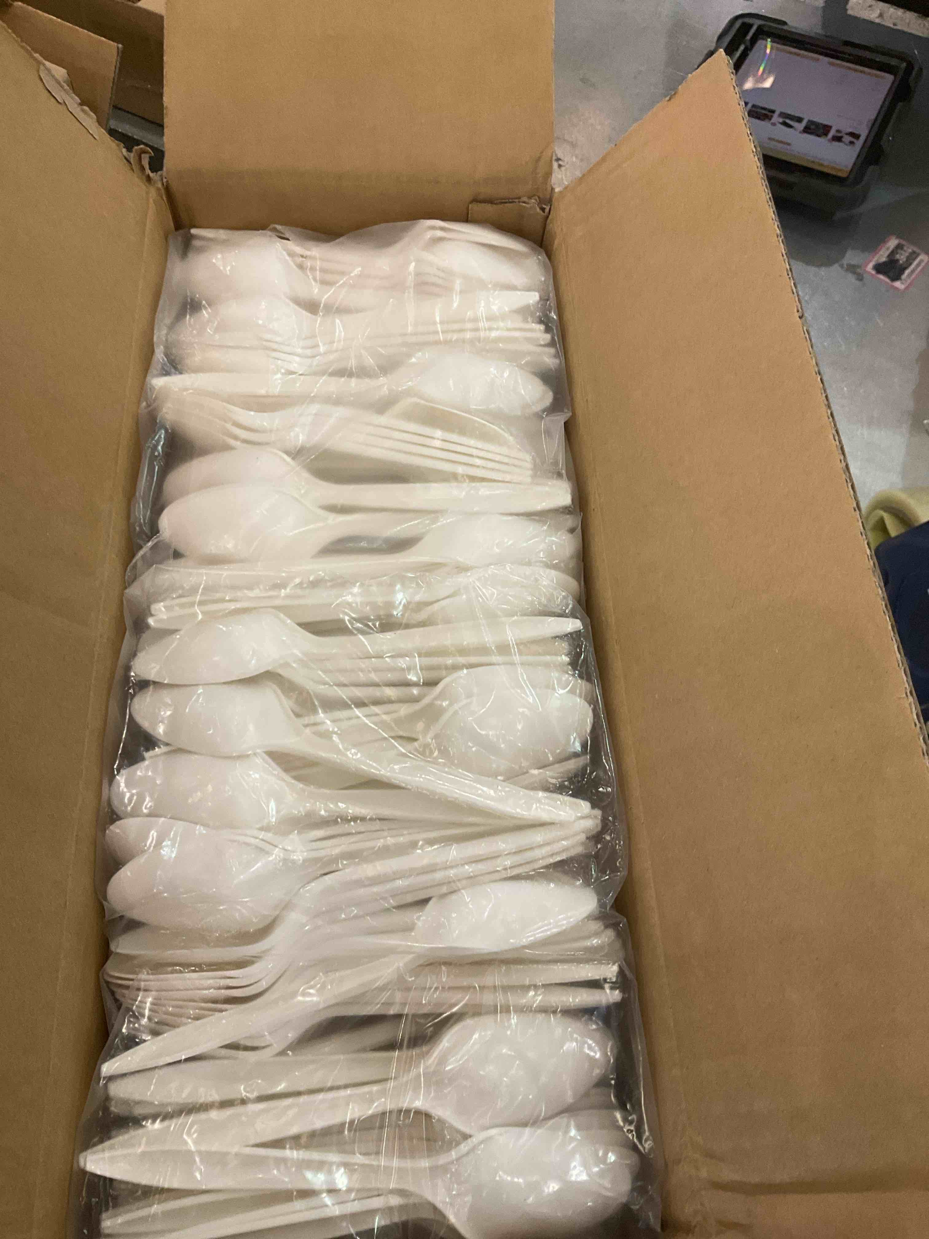 https://s3.amazonaws.com/lotting-images-prod/bidfta/EXS00727509_1704391602122.jpeg