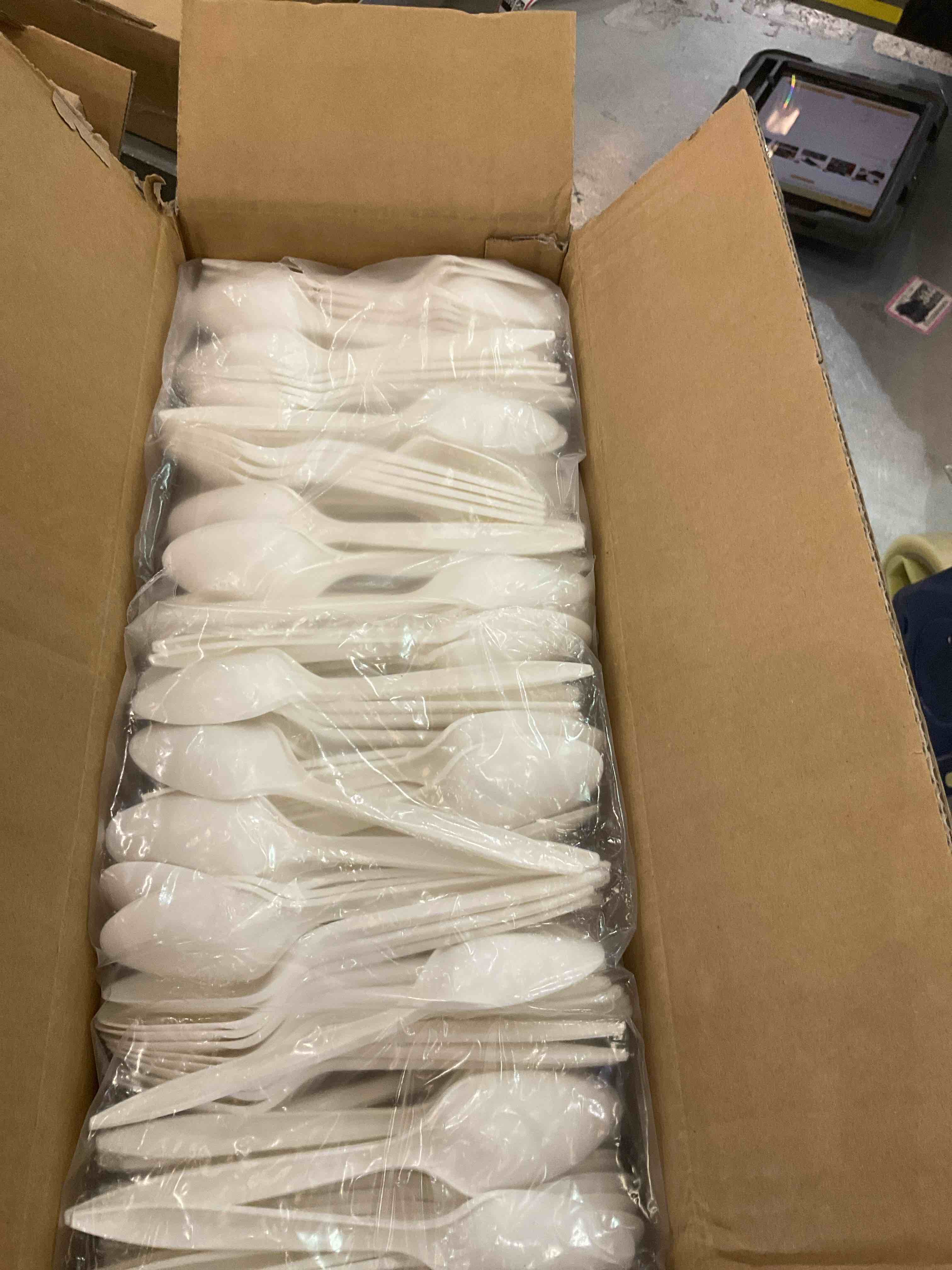 https://s3.amazonaws.com/lotting-images-prod/bidfta/EXS00727509_1704391603105.jpeg