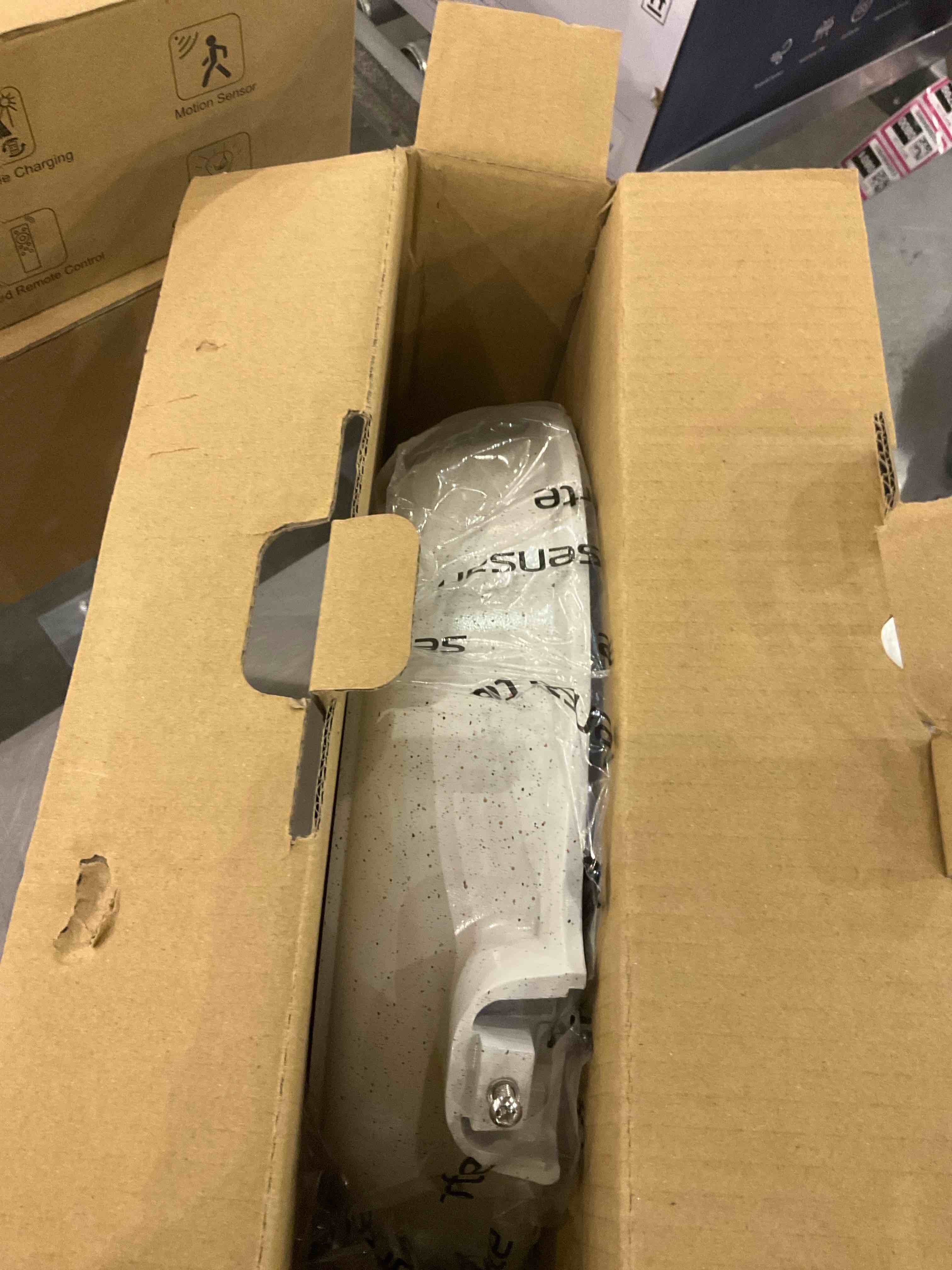 https://s3.amazonaws.com/lotting-images-prod/bidfta/EXS00727995_1704807673671.jpeg