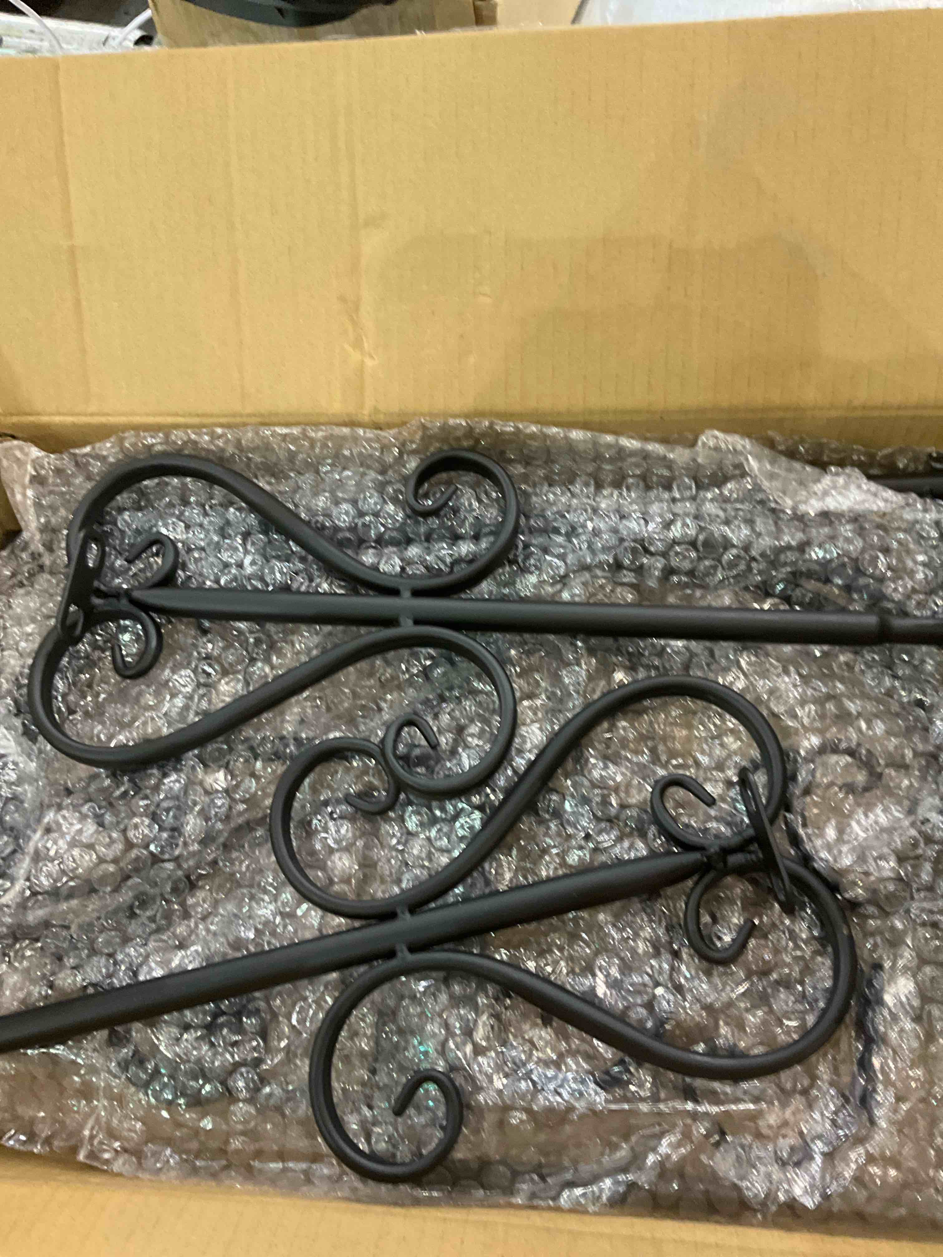 https://s3.amazonaws.com/lotting-images-prod/bidfta/EXS00728075_1704225292358.jpeg