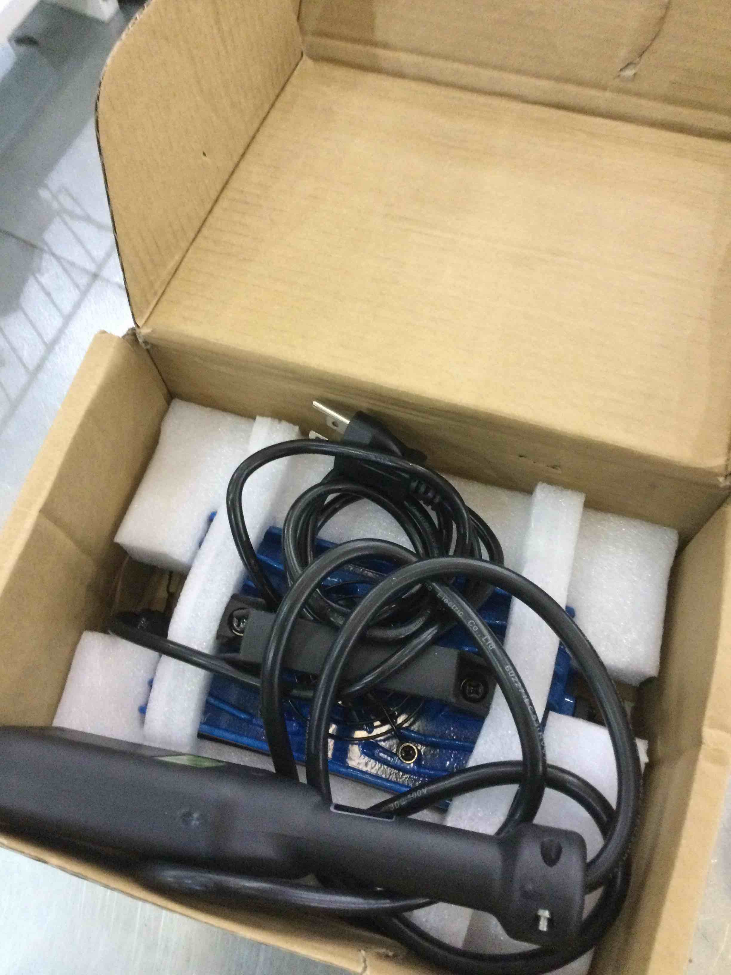 https://s3.amazonaws.com/lotting-images-prod/bidfta/EXS00729985_1704218477240.jpeg