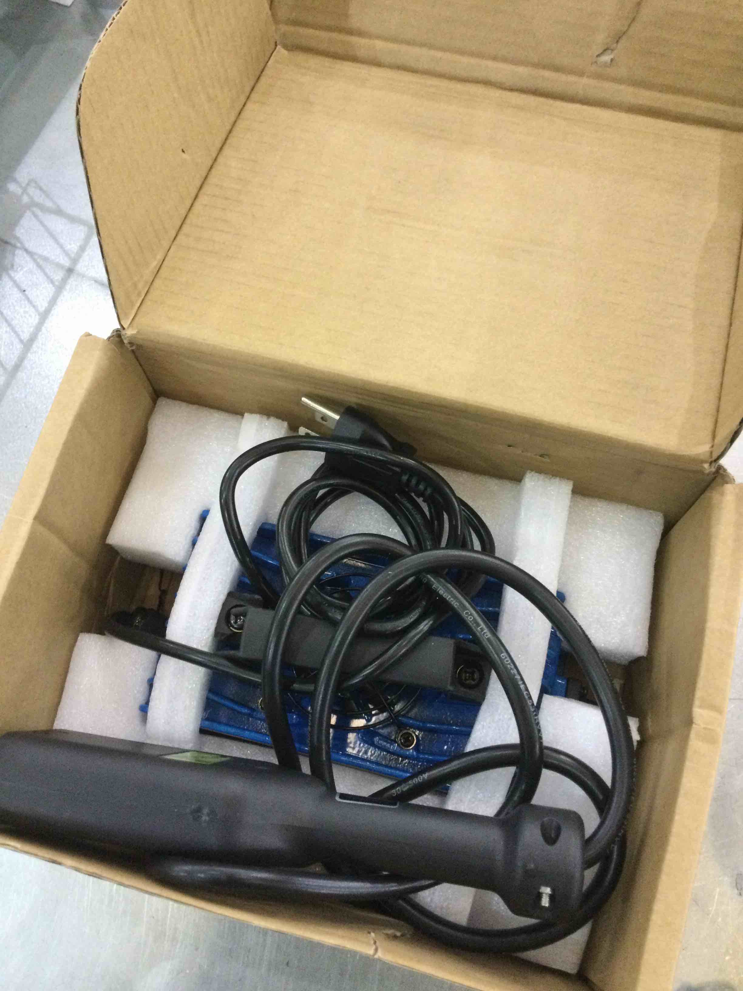 https://s3.amazonaws.com/lotting-images-prod/bidfta/EXS00729985_1704218478642.jpeg