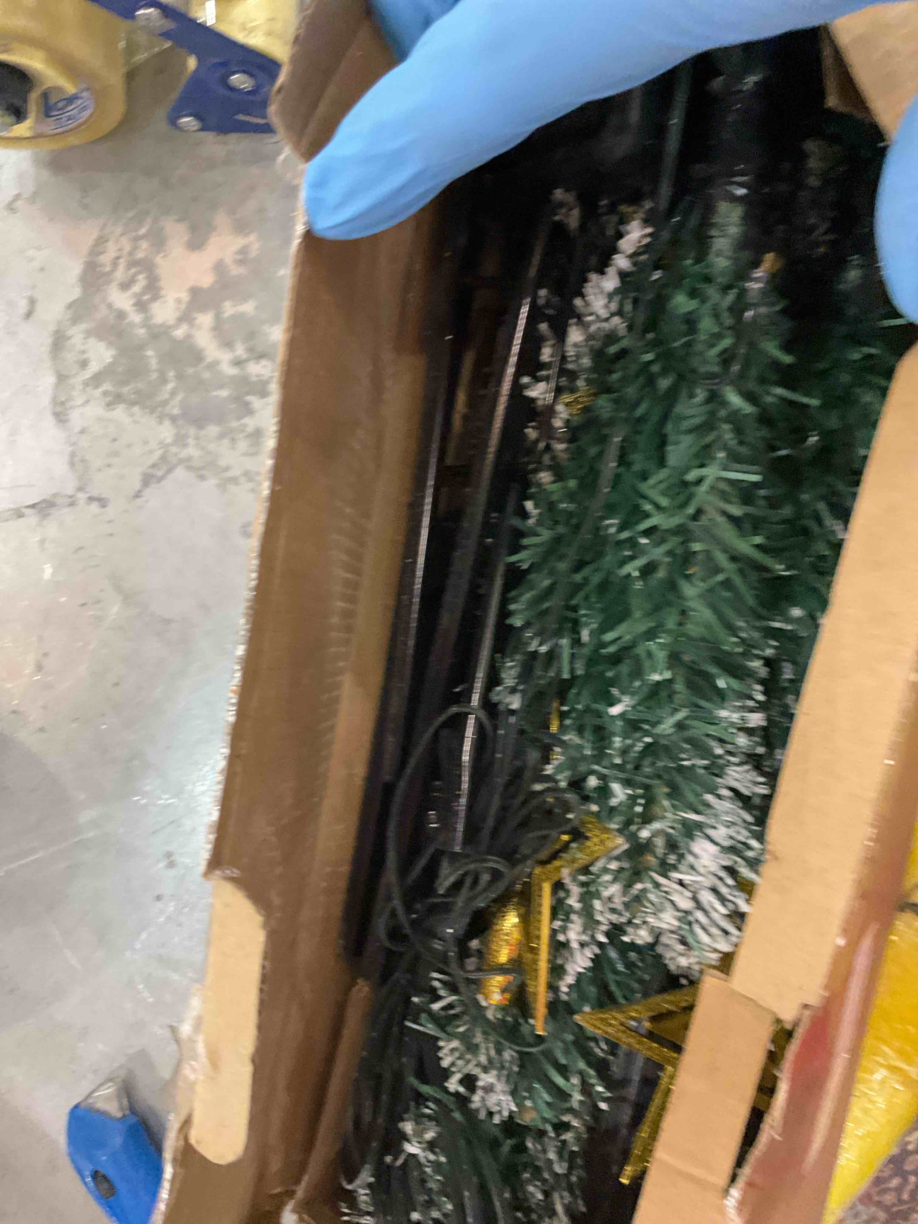 https://s3.amazonaws.com/lotting-images-prod/bidfta/EXS00730396_1703009121487.jpeg