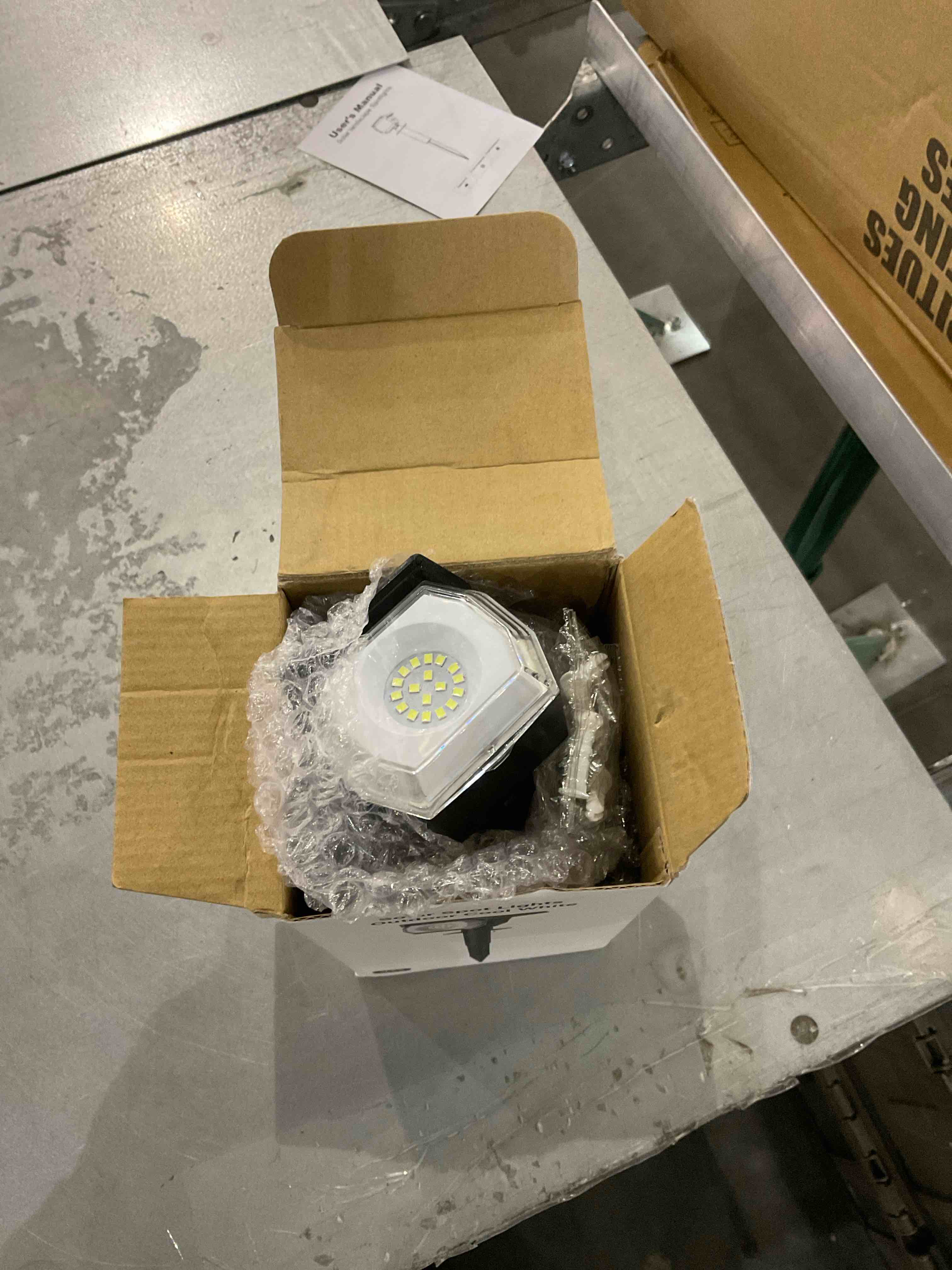 https://s3.amazonaws.com/lotting-images-prod/bidfta/EXS00730505_1702993592573.jpeg