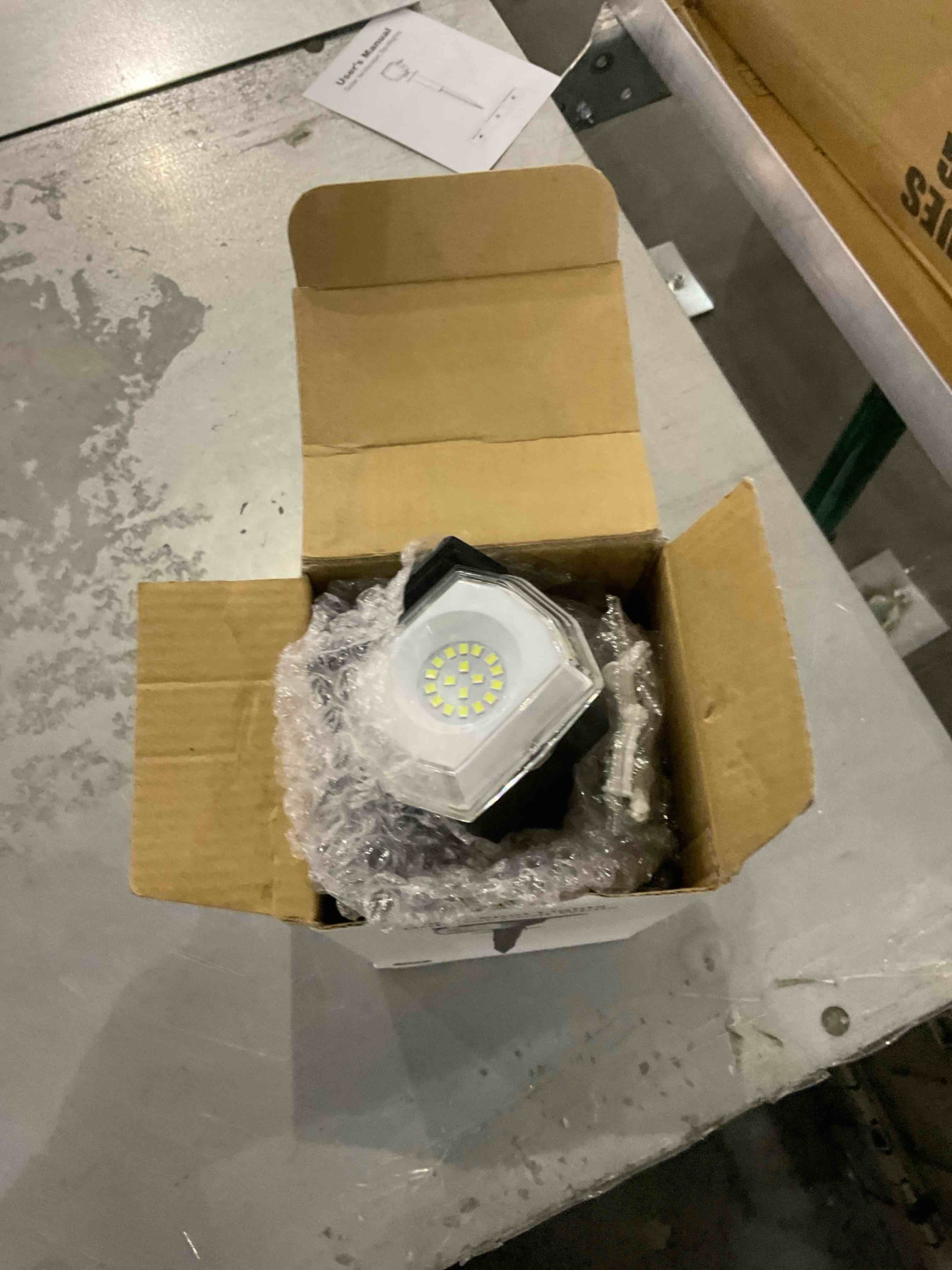 https://s3.amazonaws.com/lotting-images-prod/bidfta/EXS00730505_1702993593939.jpeg