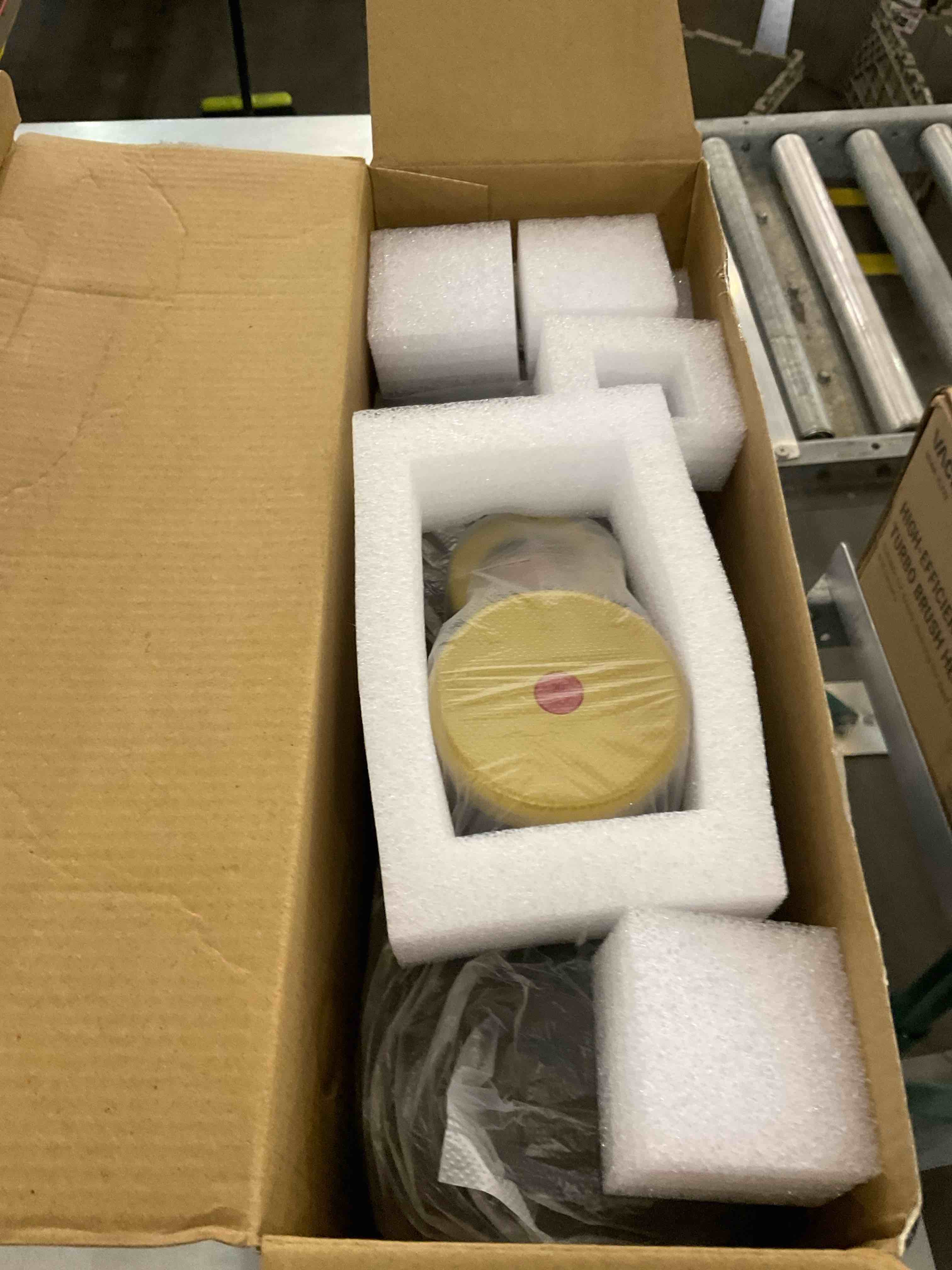https://s3.amazonaws.com/lotting-images-prod/bidfta/EXS00730542_1703008796451.jpeg
