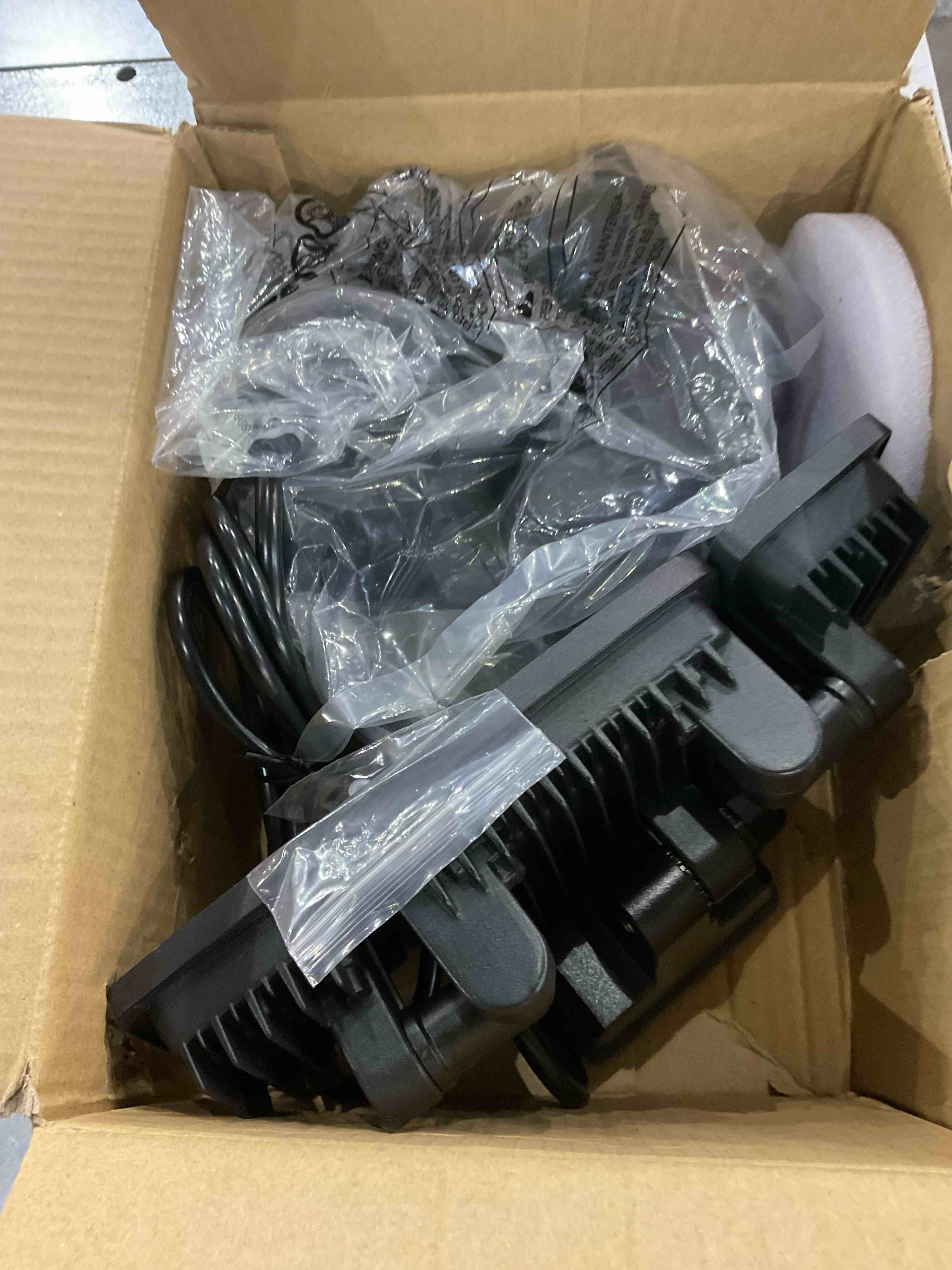 https://s3.amazonaws.com/lotting-images-prod/bidfta/EXS00730587_1703161361625.jpeg
