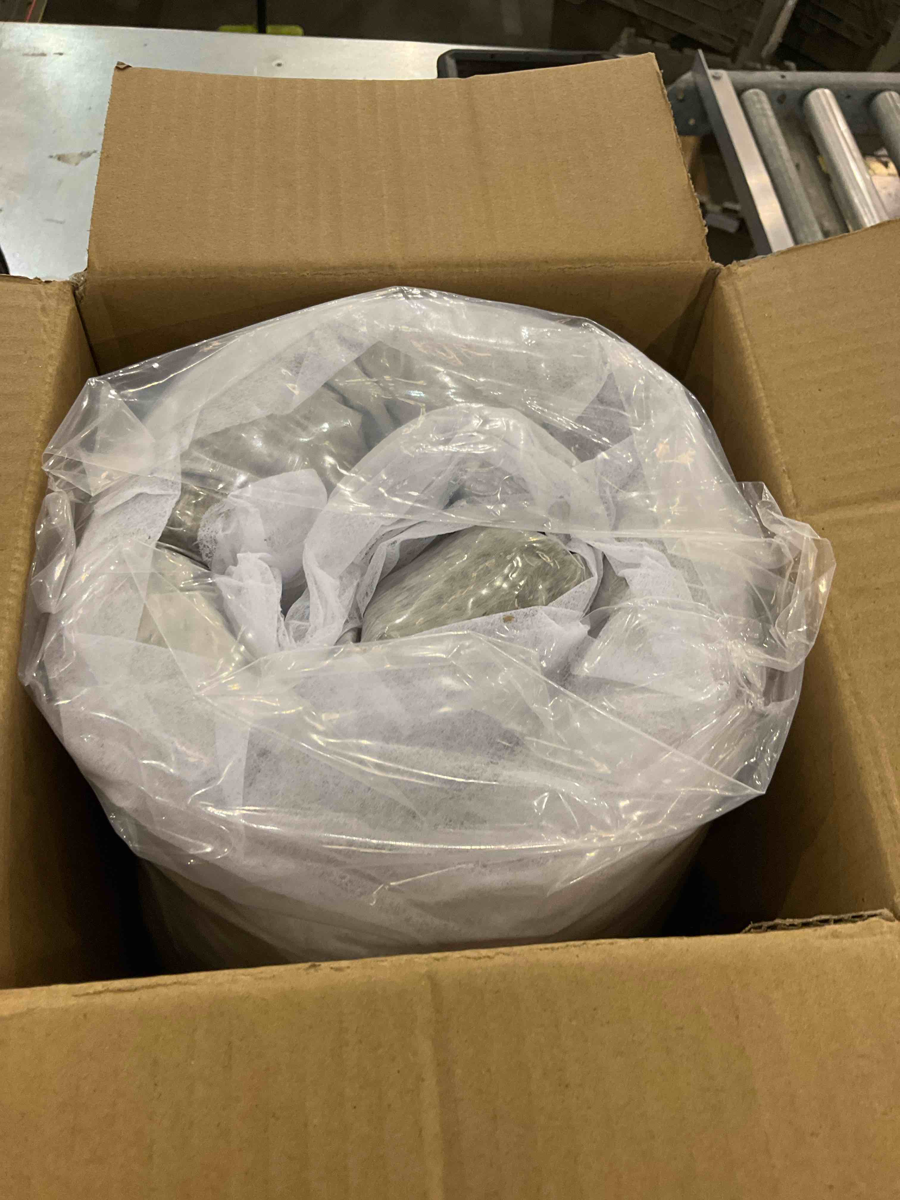 https://s3.amazonaws.com/lotting-images-prod/bidfta/EXS00730699_1703182062555.jpeg