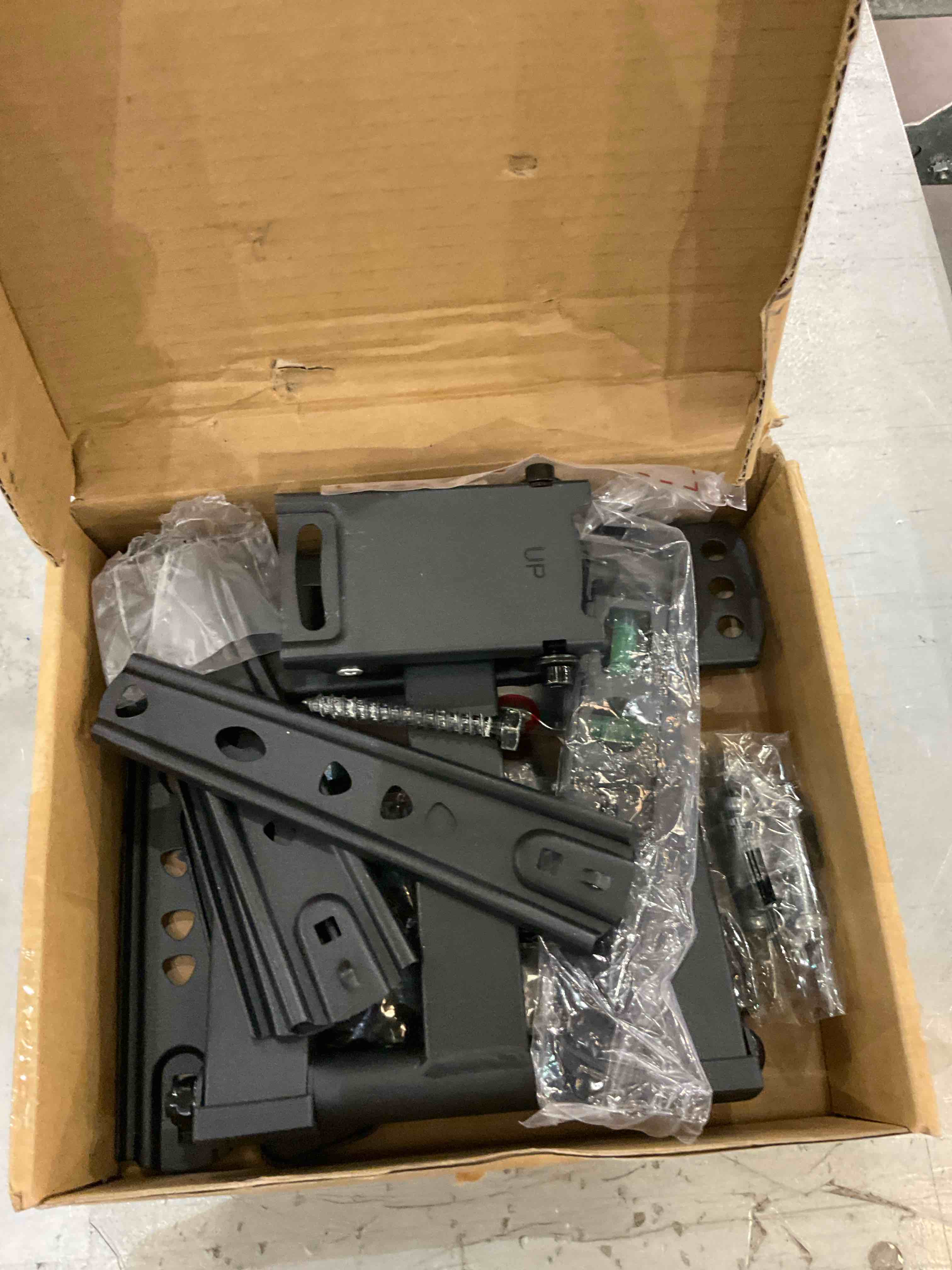 https://s3.amazonaws.com/lotting-images-prod/bidfta/EXS00730828_1703692805431.jpeg