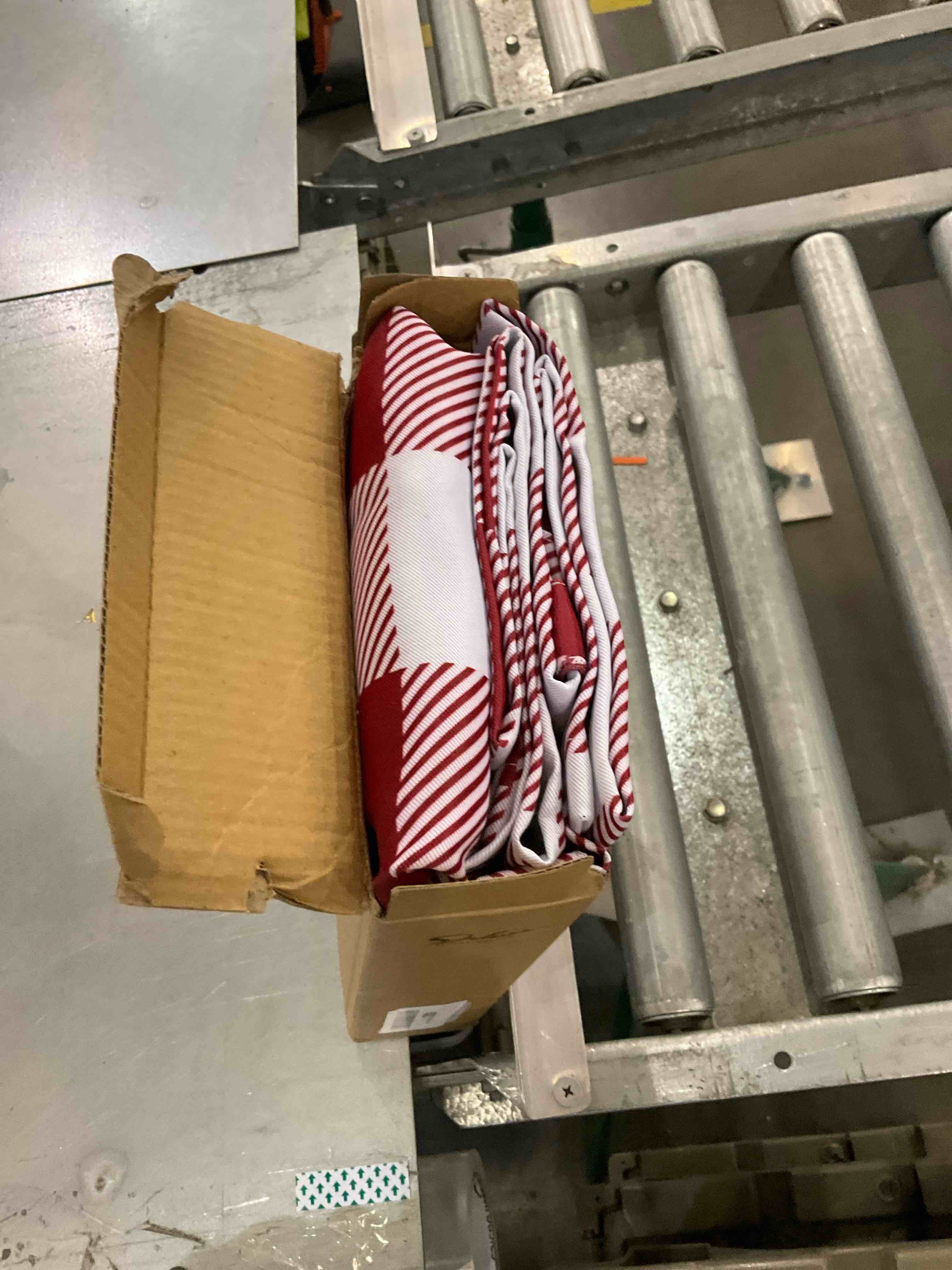 https://s3.amazonaws.com/lotting-images-prod/bidfta/EXS00730829_1703692876938.jpeg
