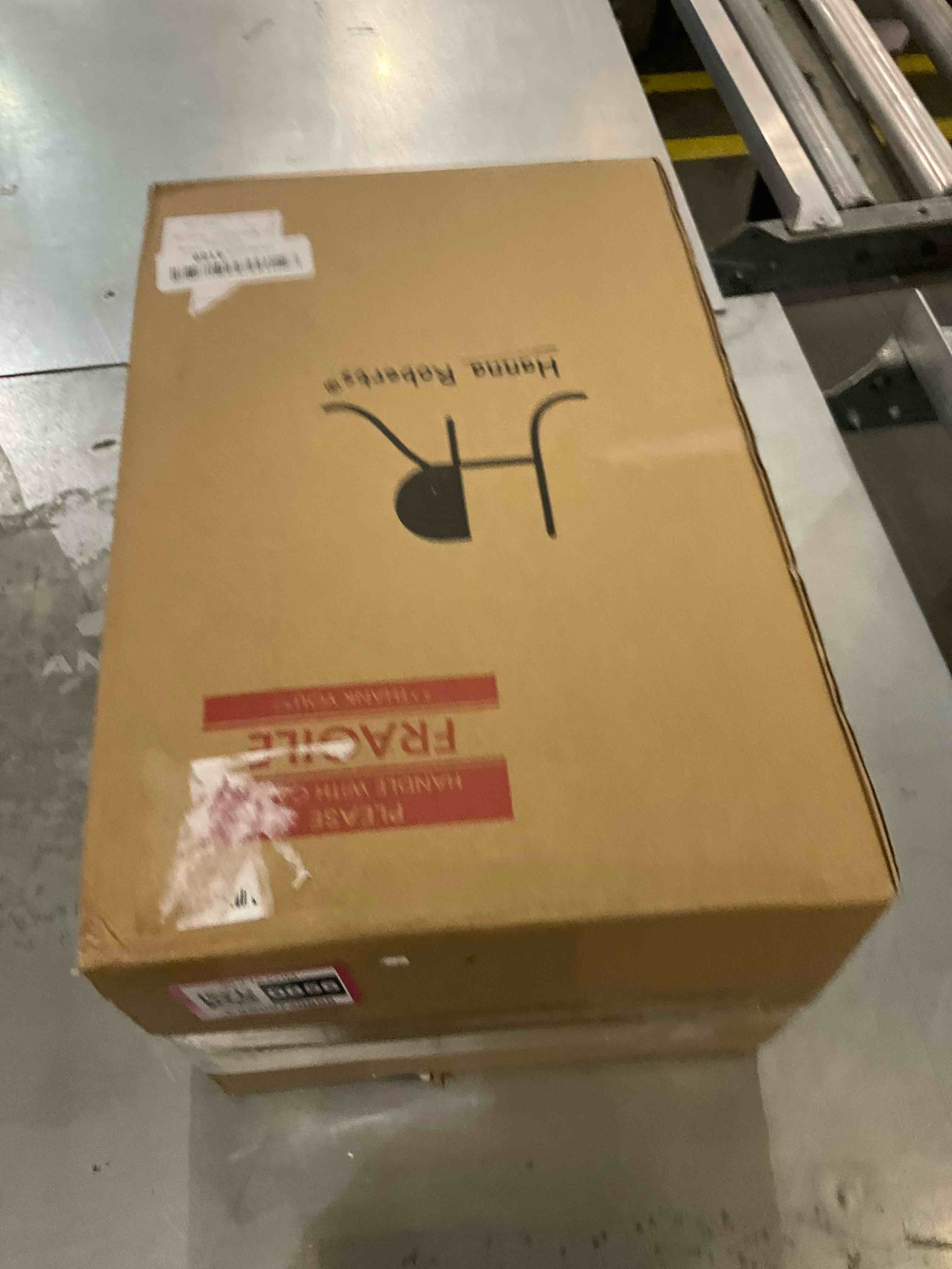 https://s3.amazonaws.com/lotting-images-prod/bidfta/EXS00730856_1703699763020.jpeg