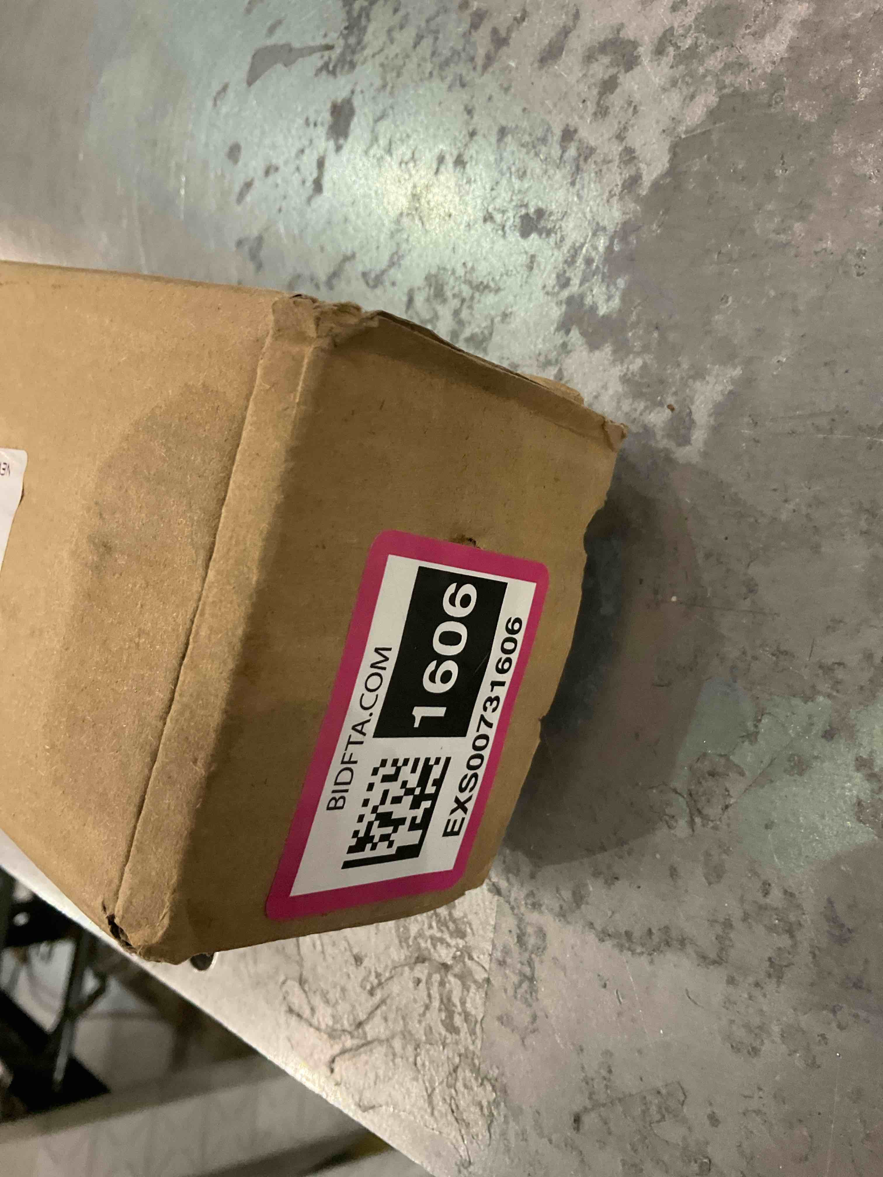 https://s3.amazonaws.com/lotting-images-prod/bidfta/EXS00731606_1702650336512.jpeg