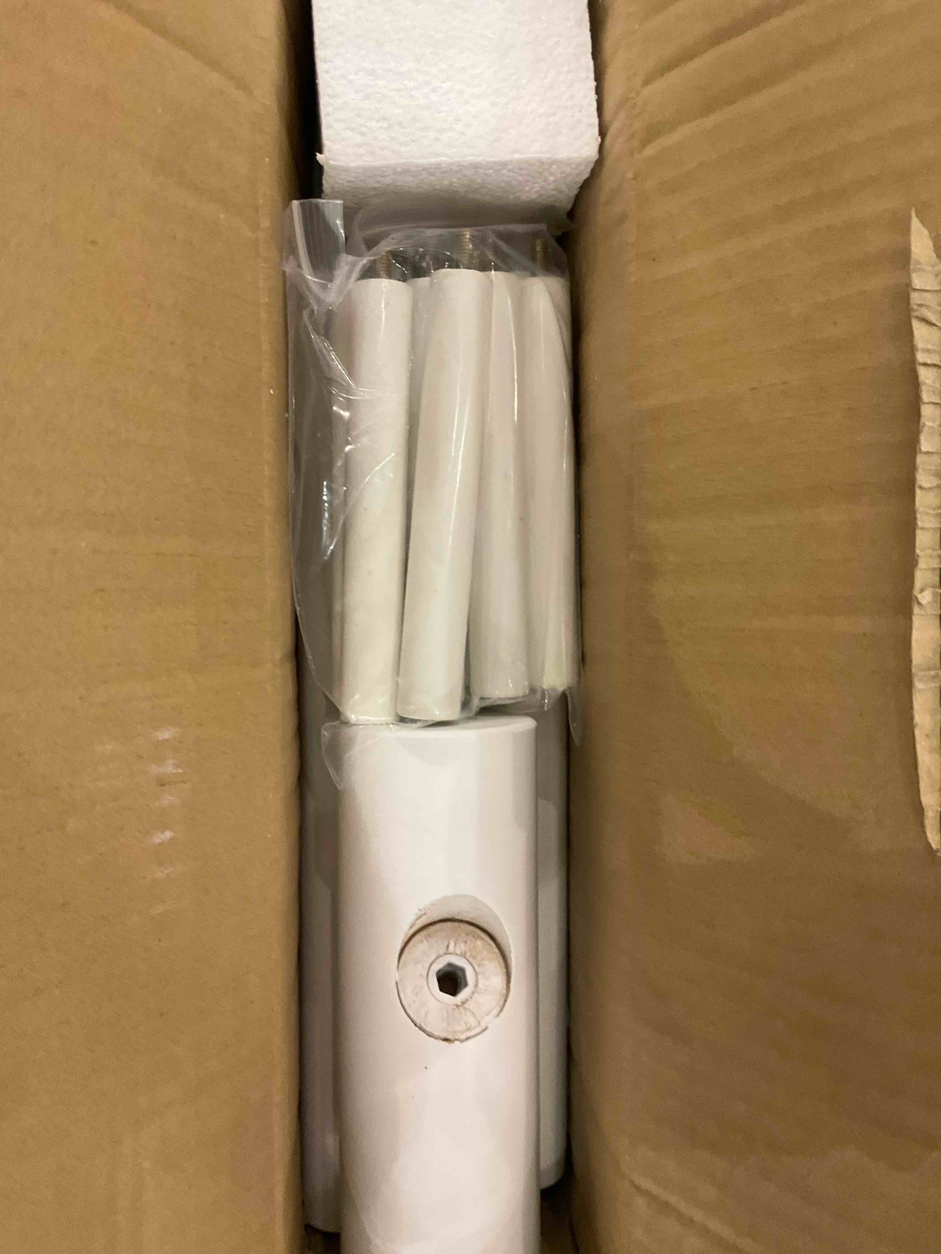https://s3.amazonaws.com/lotting-images-prod/bidfta/EXS00731614_1702651084553.jpeg