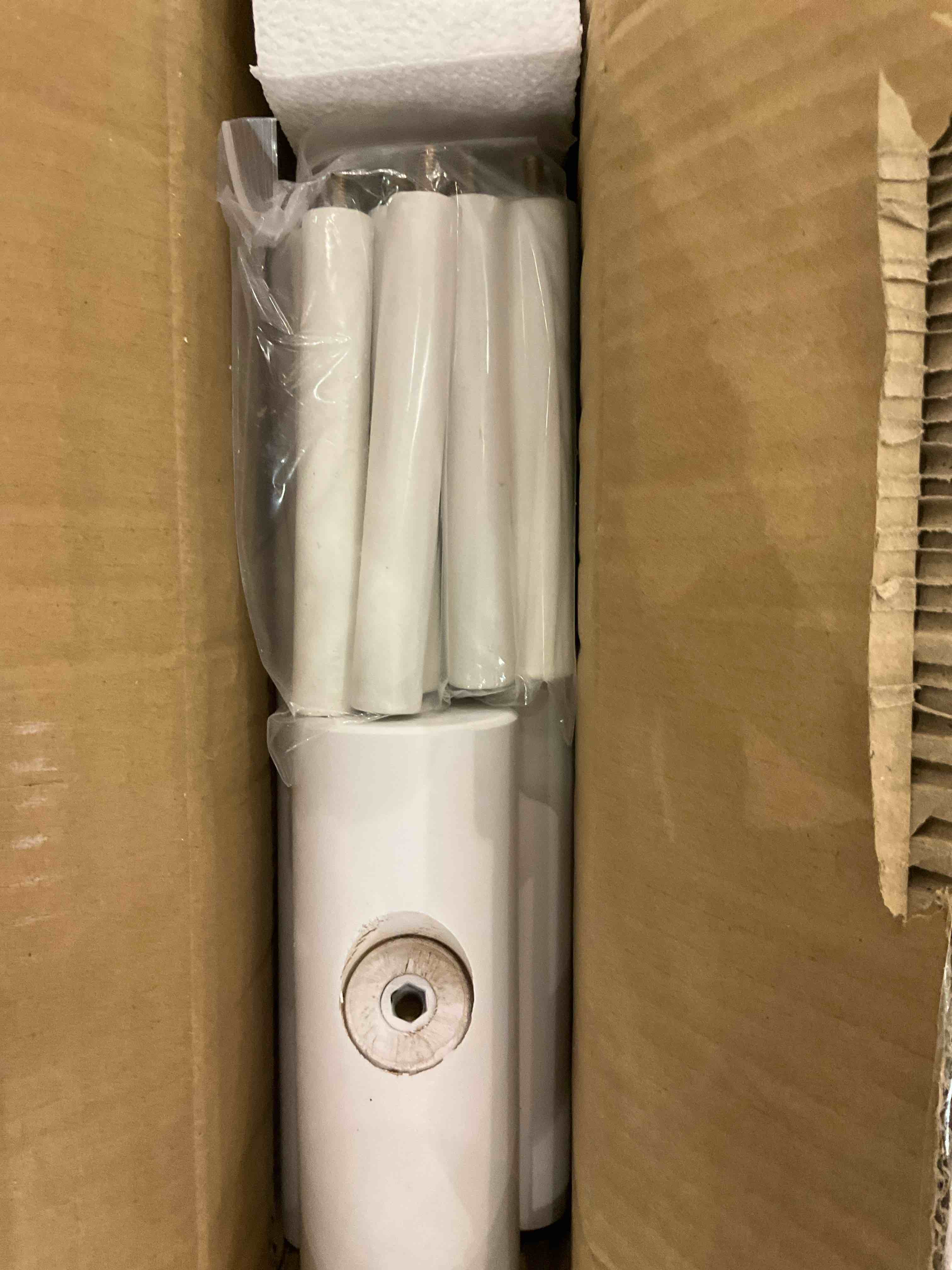 https://s3.amazonaws.com/lotting-images-prod/bidfta/EXS00731614_1702651085742.jpeg