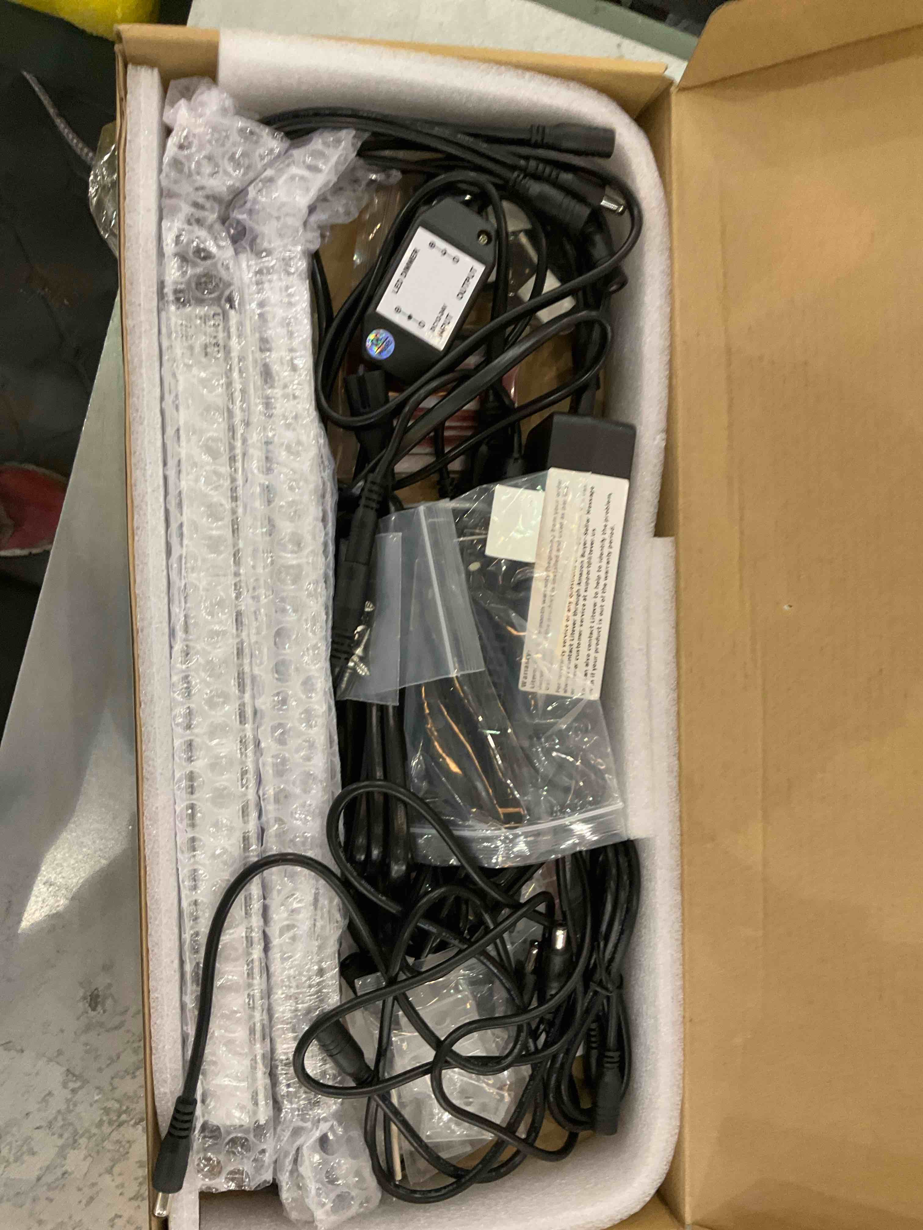 https://s3.amazonaws.com/lotting-images-prod/bidfta/EXS00731693_1702665129928.jpeg