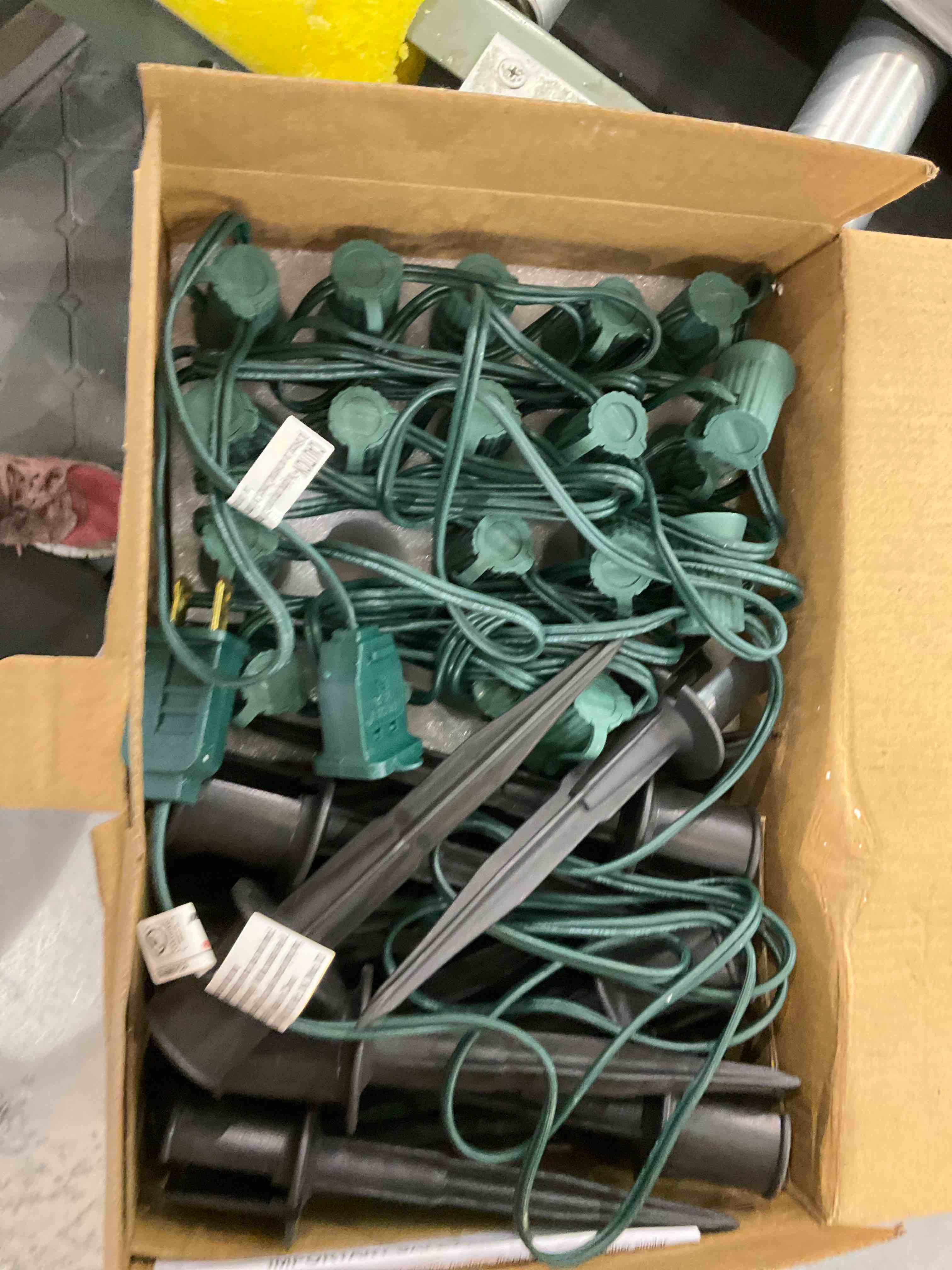 https://s3.amazonaws.com/lotting-images-prod/bidfta/EXS00731726_1702670950060.jpeg