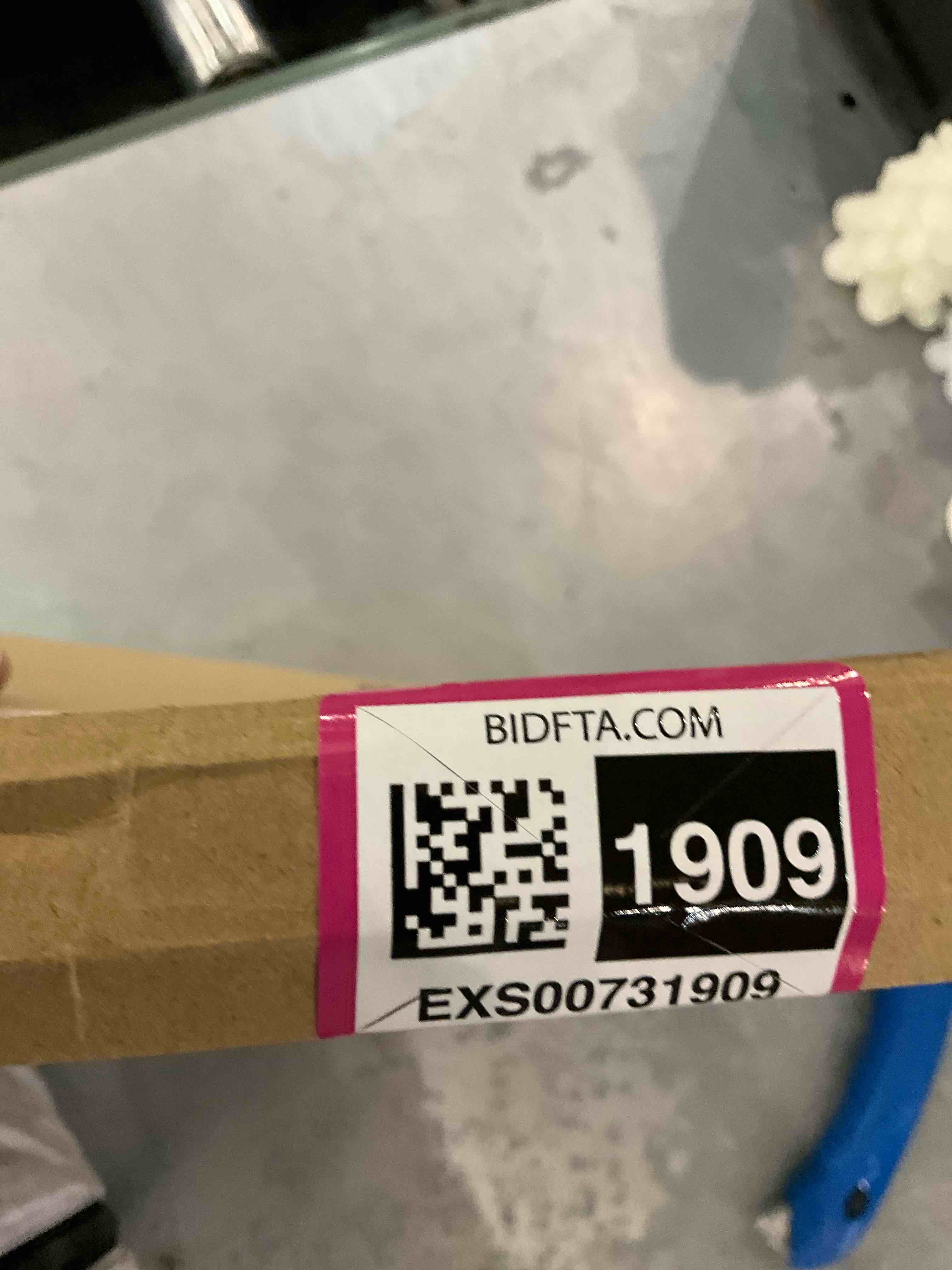 https://s3.amazonaws.com/lotting-images-prod/bidfta/EXS00731909_1702997334394.jpeg