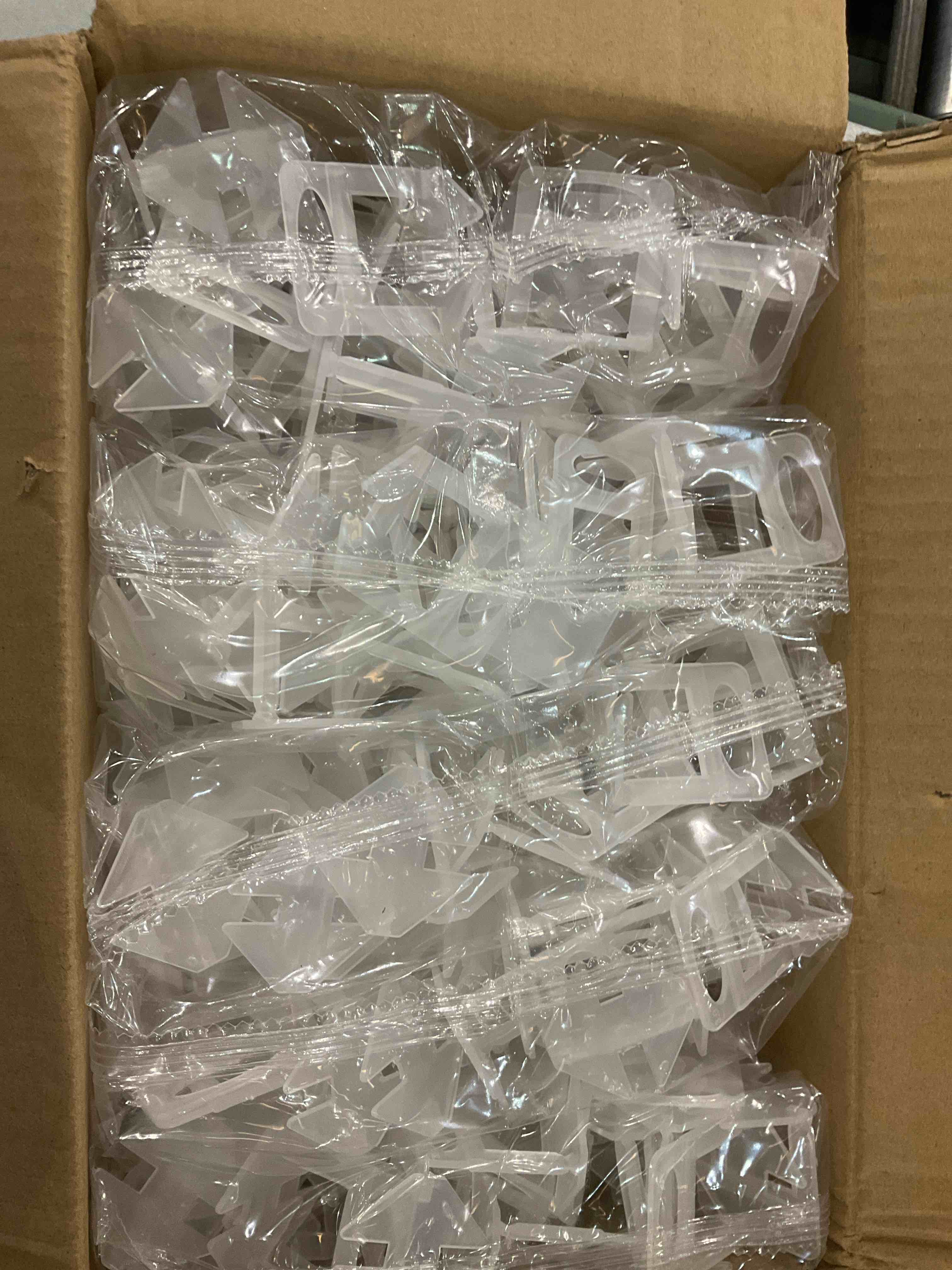 https://s3.amazonaws.com/lotting-images-prod/bidfta/EXS00731917_1702998685690.jpeg