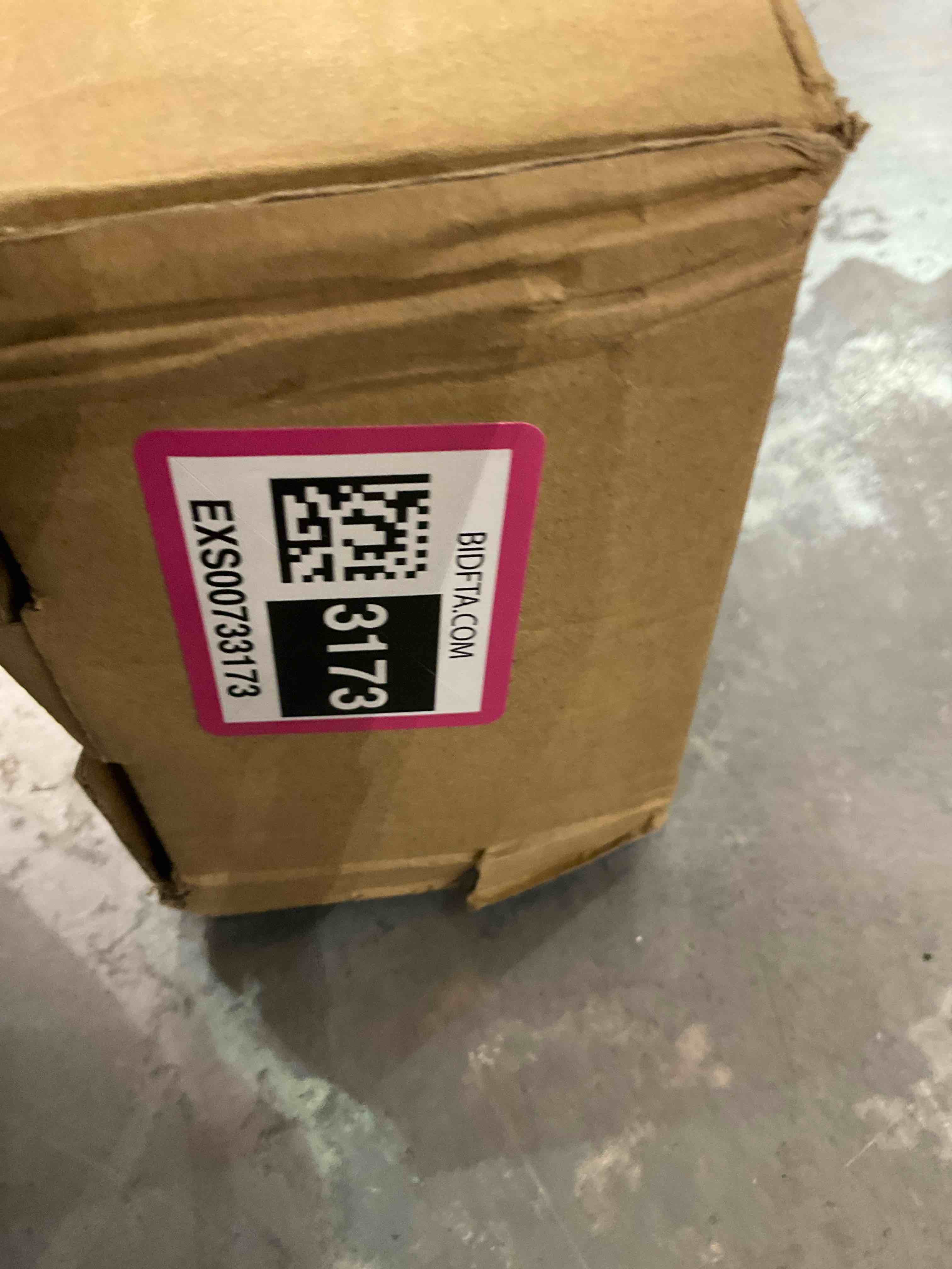 https://s3.amazonaws.com/lotting-images-prod/bidfta/EXS00733173_1702409153023.jpeg