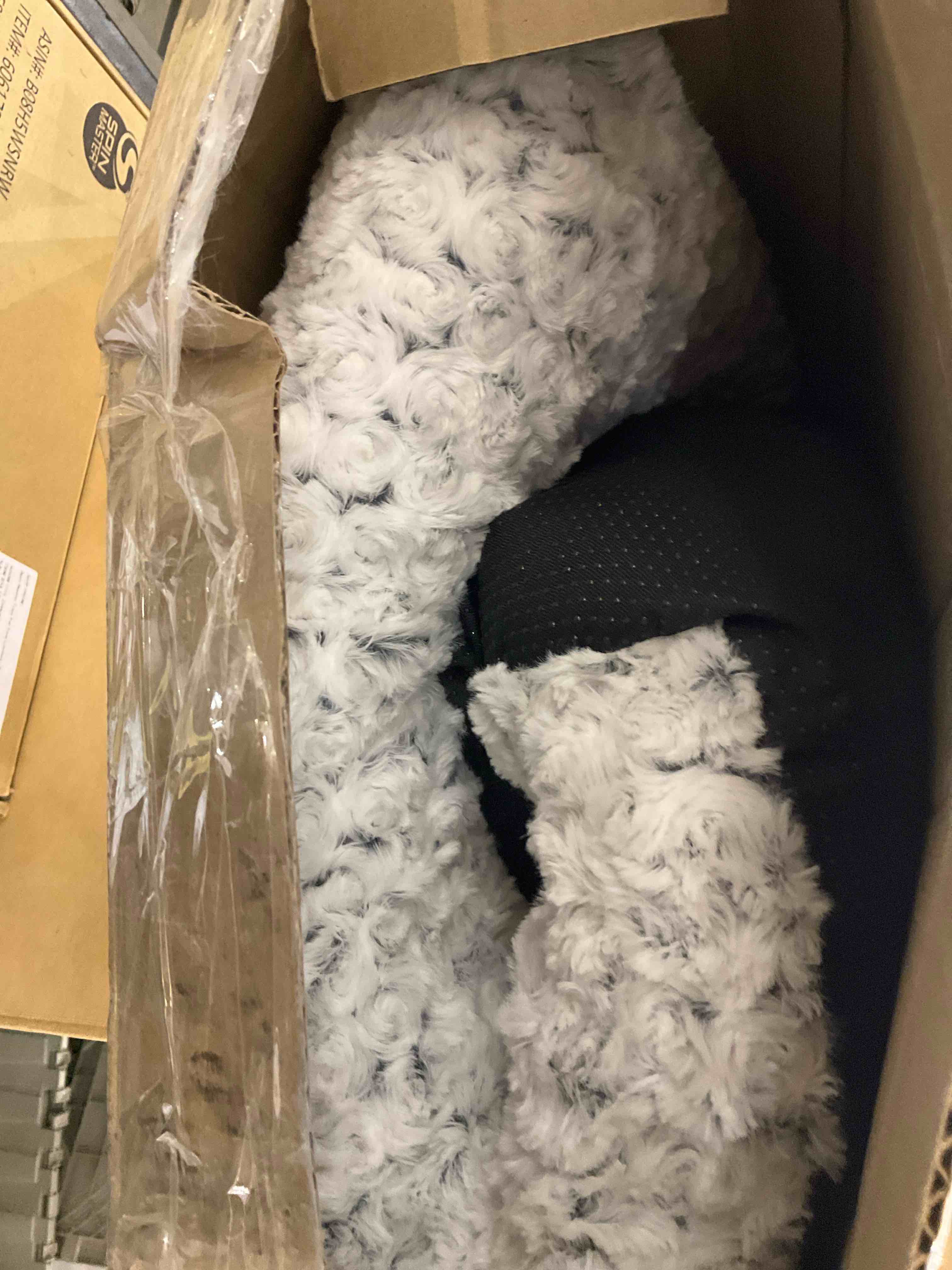 https://s3.amazonaws.com/lotting-images-prod/bidfta/EXS00733373_1702497034144.jpeg
