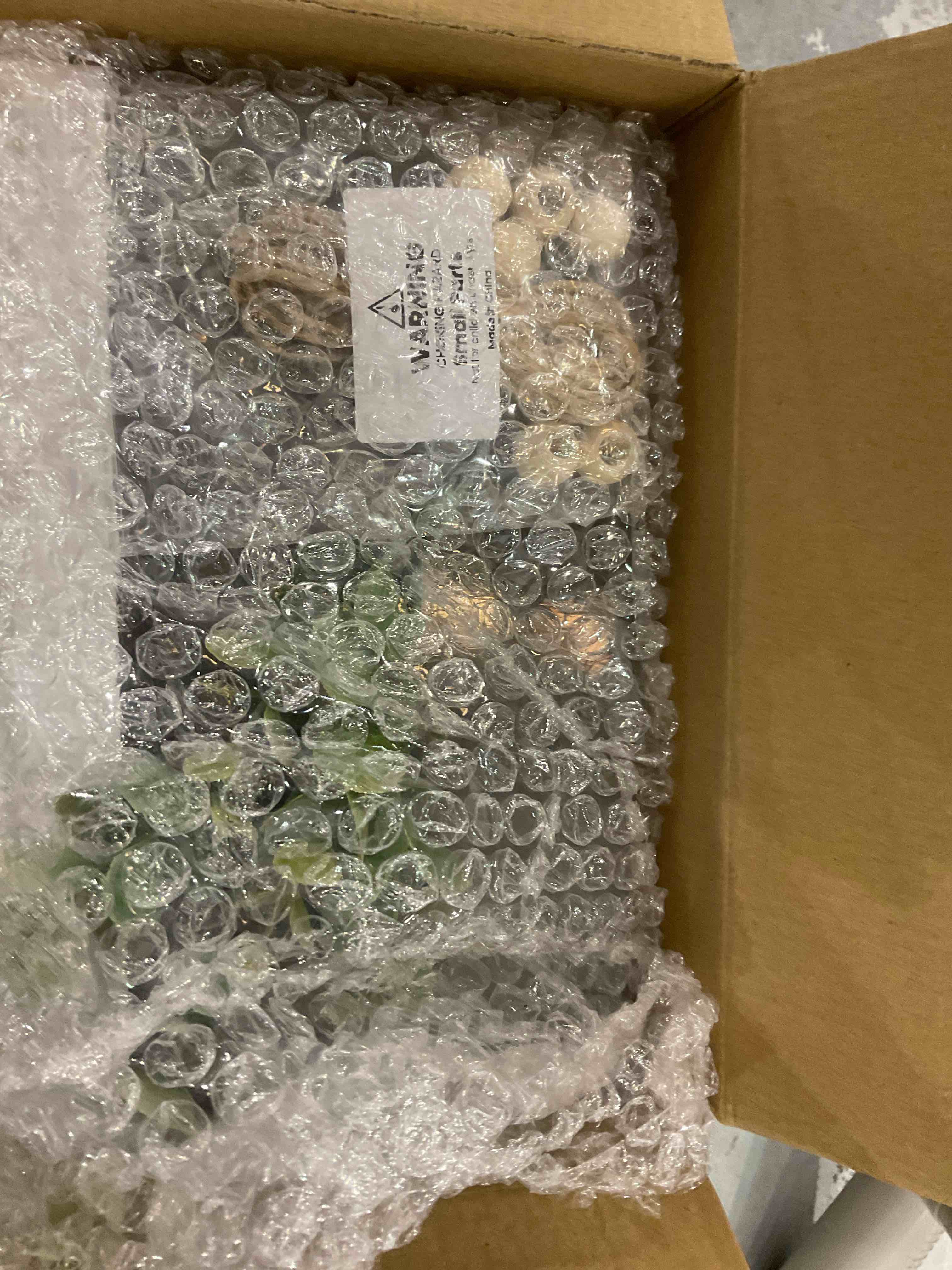 https://s3.amazonaws.com/lotting-images-prod/bidfta/EXS00734265_1702668343960.jpeg