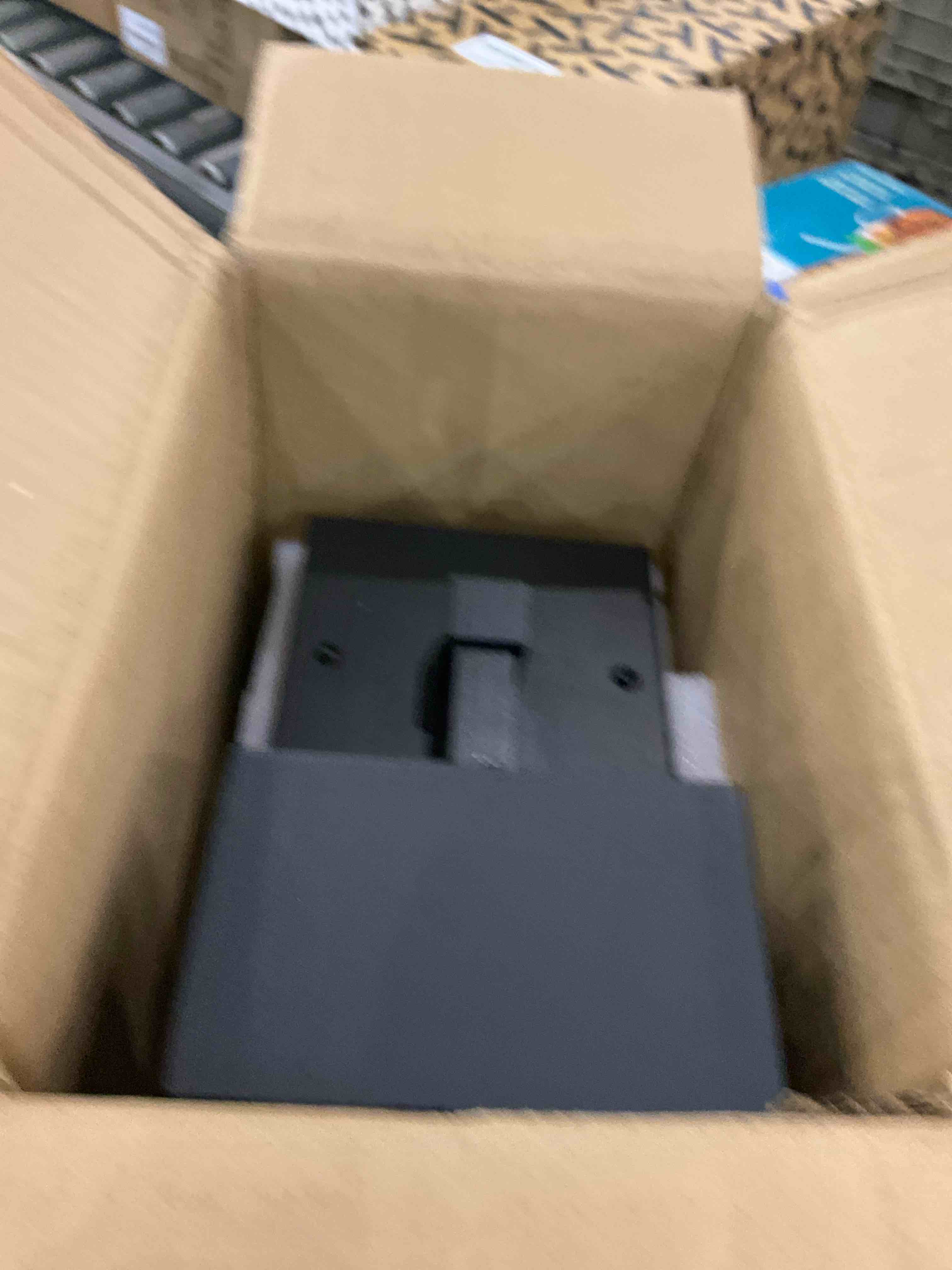 https://s3.amazonaws.com/lotting-images-prod/bidfta/EXS00735090_1702644388551.jpeg