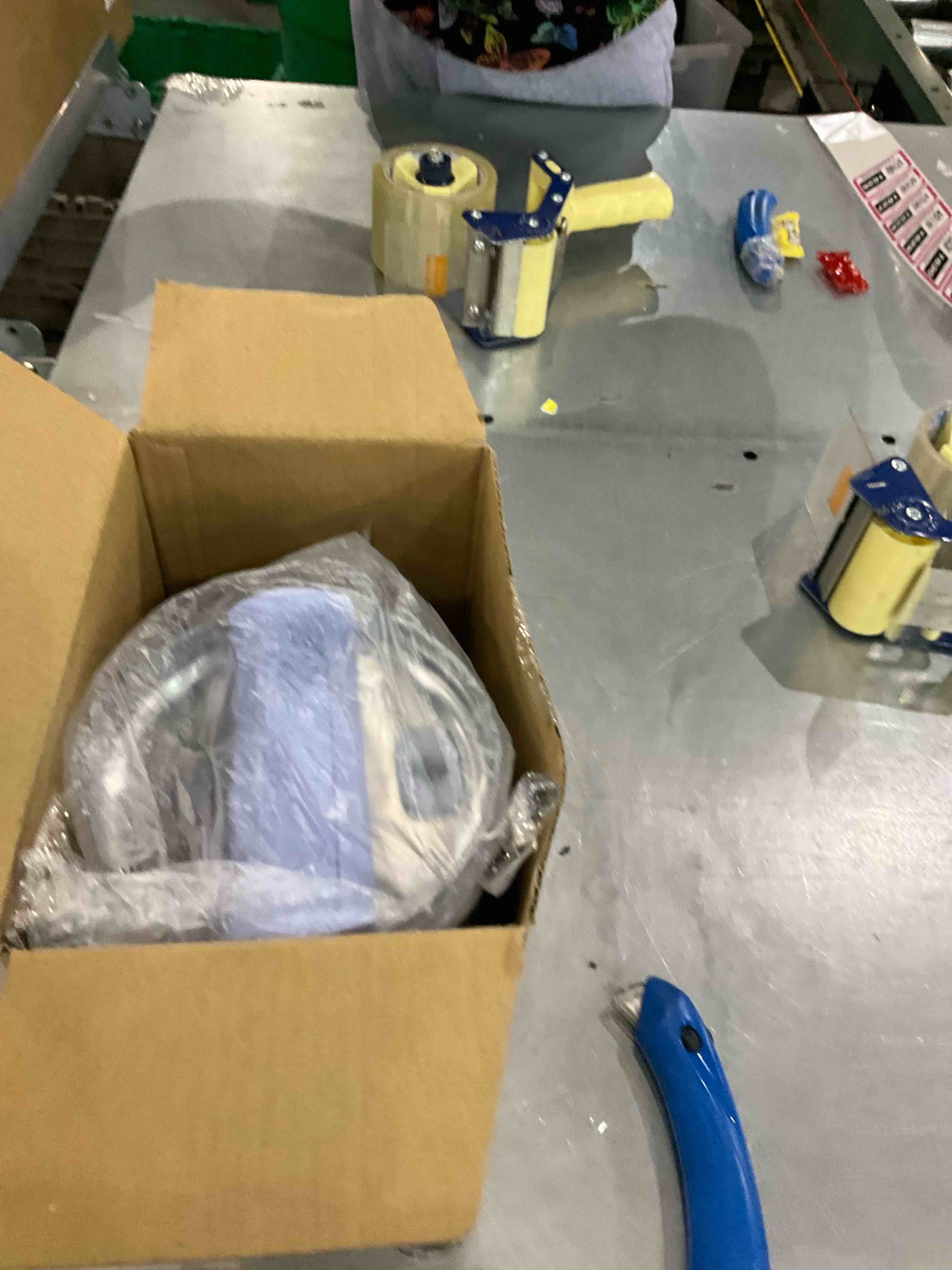 https://s3.amazonaws.com/lotting-images-prod/bidfta/EXS00735286_1703252250701.jpeg