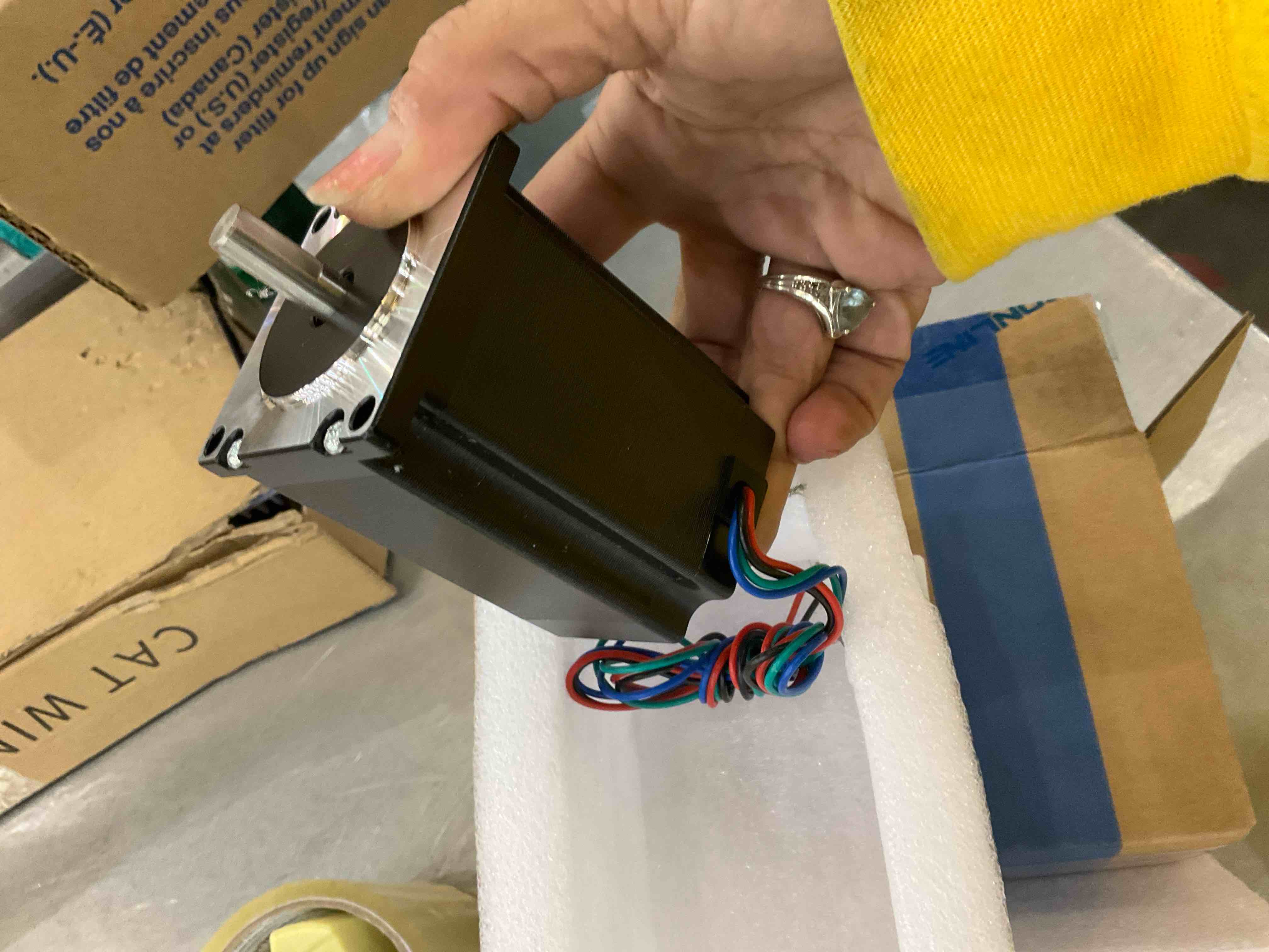 https://s3.amazonaws.com/lotting-images-prod/bidfta/EXS00735623_1702496343474.jpeg