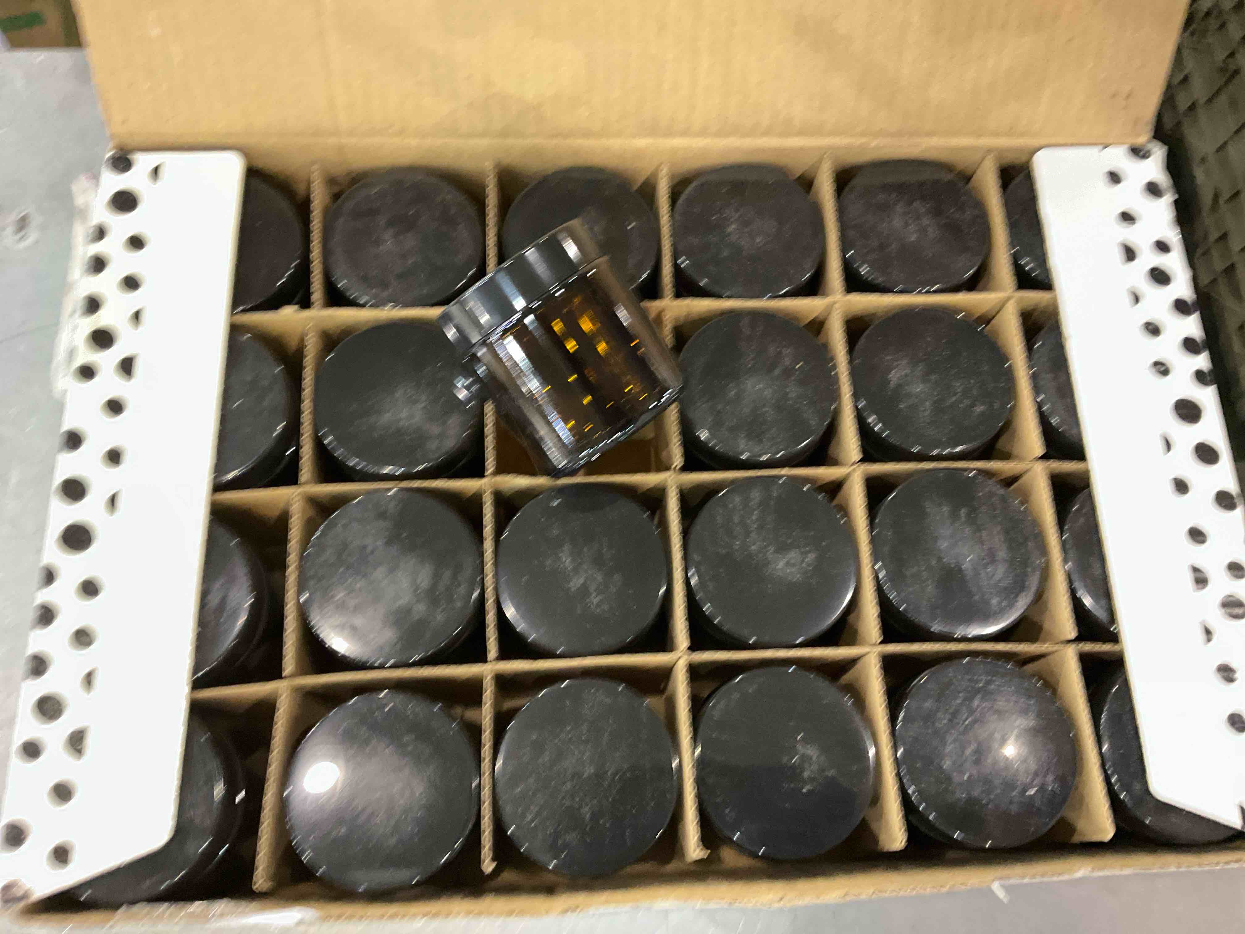 https://s3.amazonaws.com/lotting-images-prod/bidfta/EXS00735671_1702644526823.jpeg
