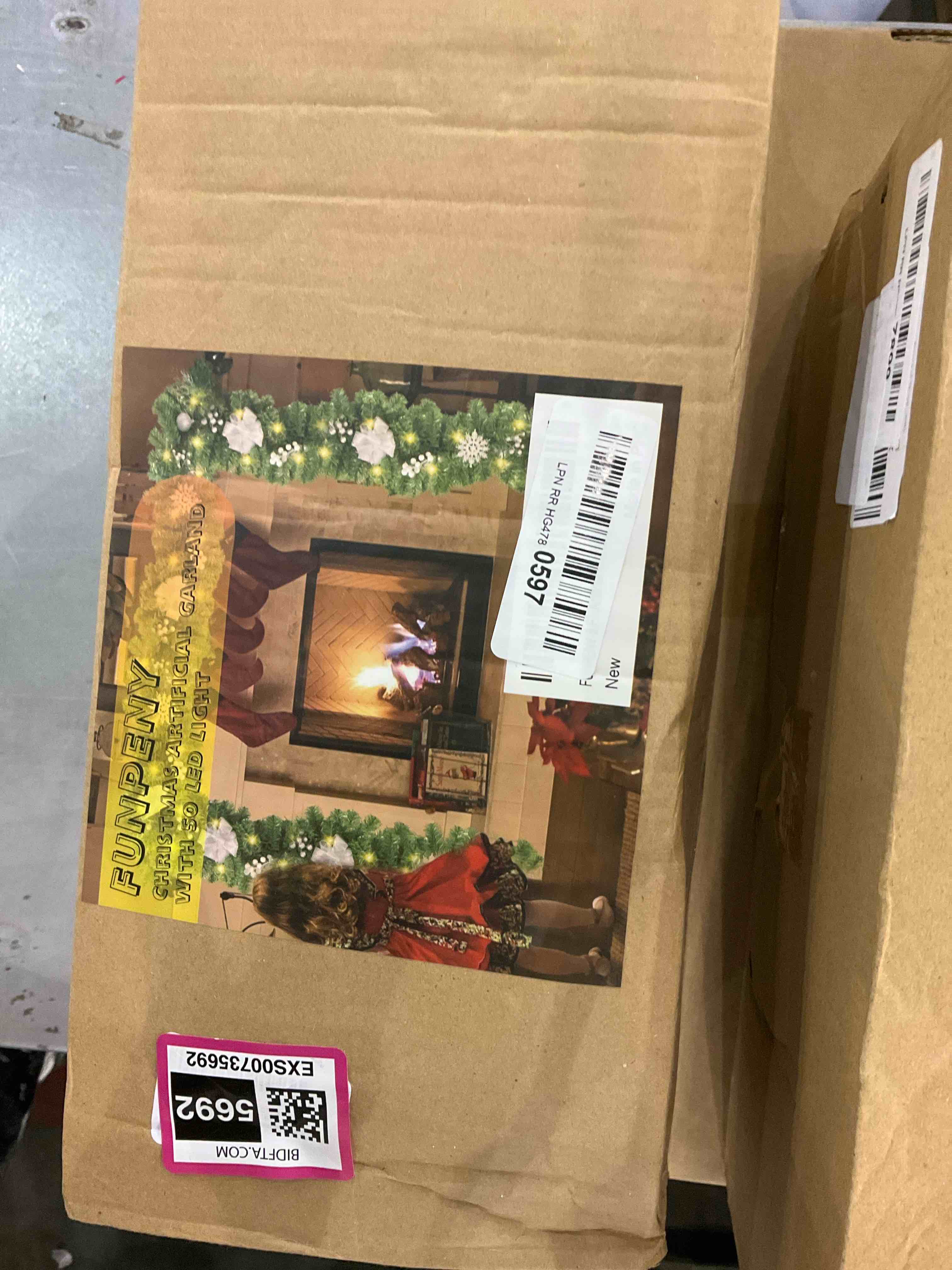 https://s3.amazonaws.com/lotting-images-prod/bidfta/EXS00735692_1702646204777.jpeg