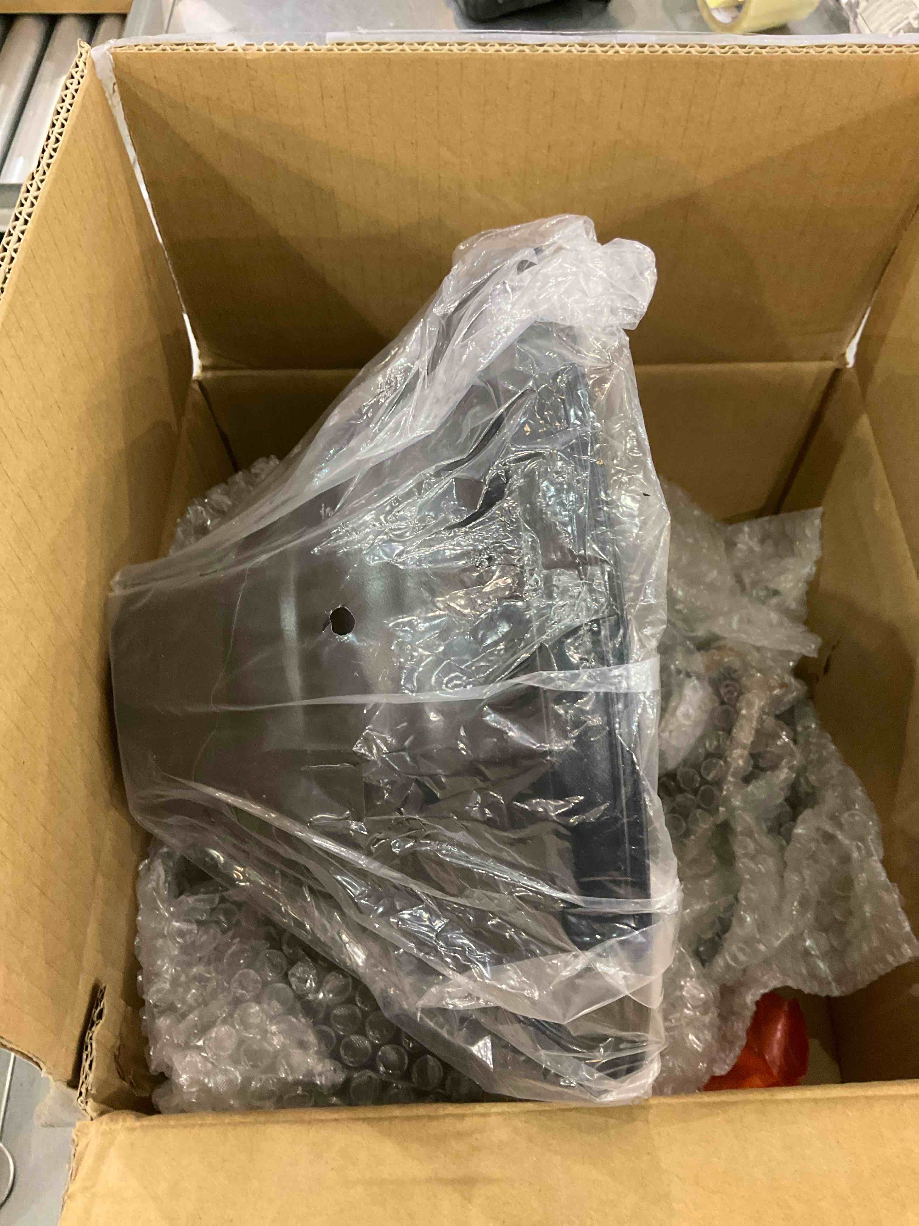 https://s3.amazonaws.com/lotting-images-prod/bidfta/EXS00736105_1701881030435.jpeg
