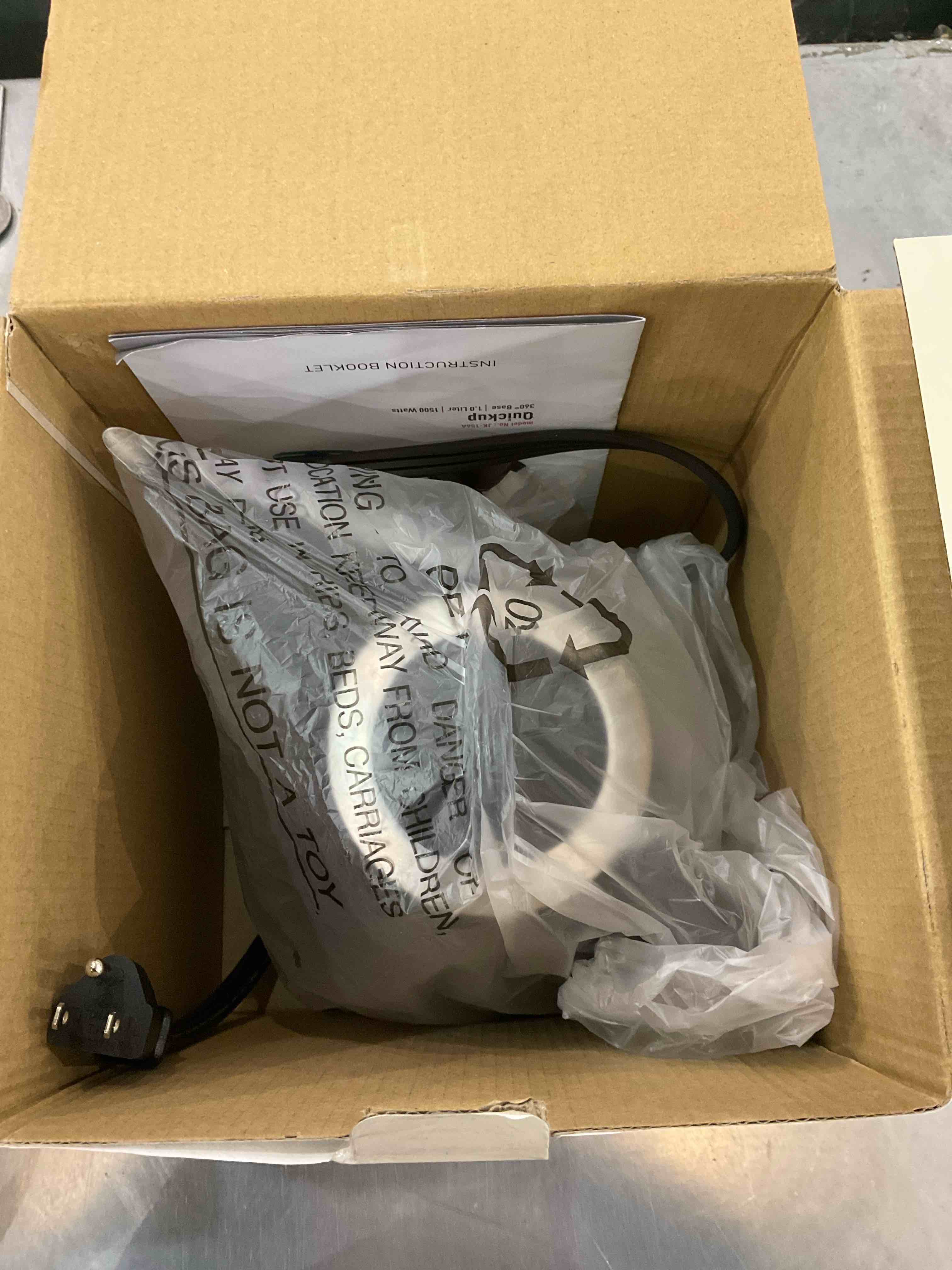 https://s3.amazonaws.com/lotting-images-prod/bidfta/EXS00736346_1701977057946.jpeg