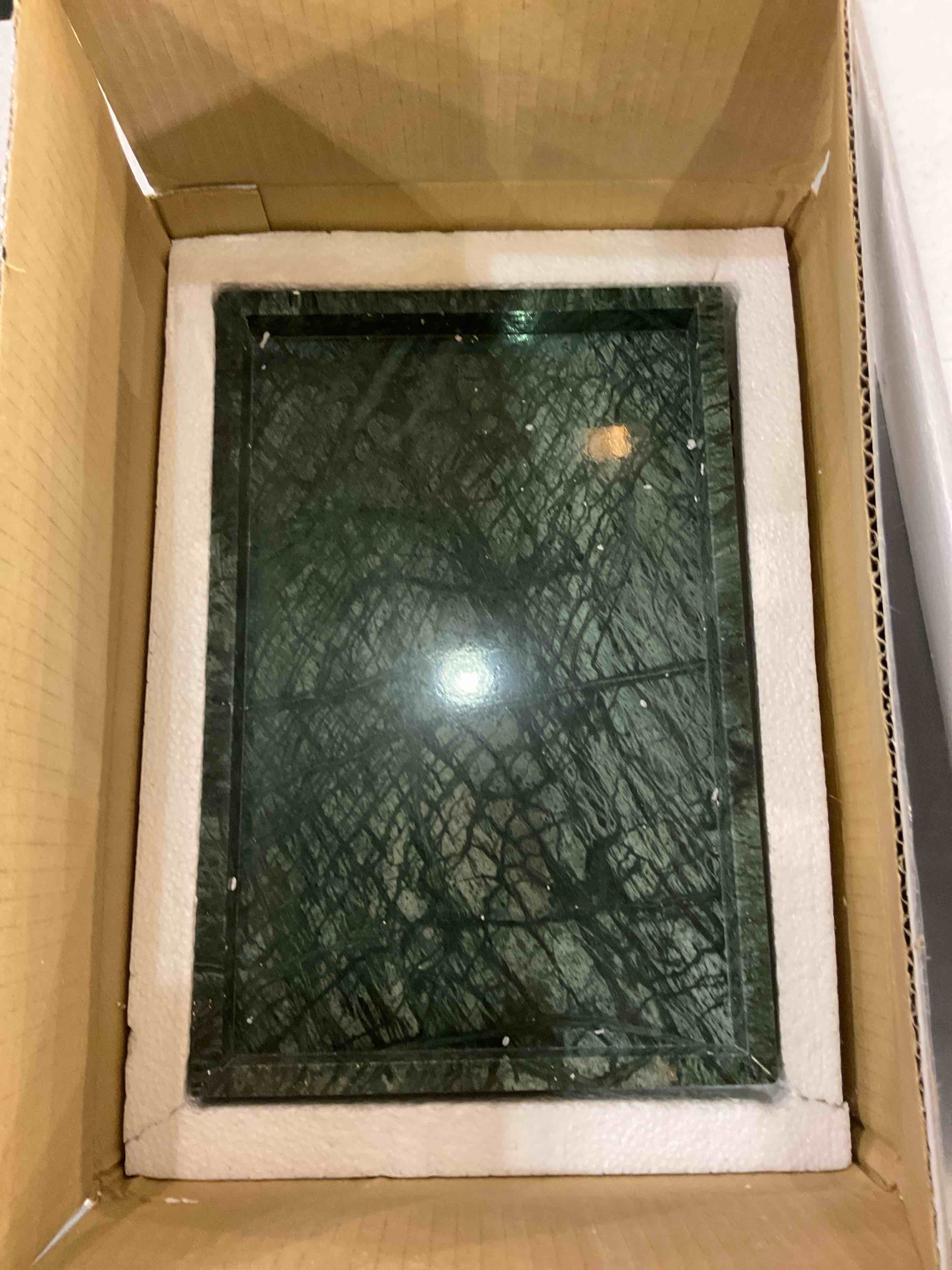https://s3.amazonaws.com/lotting-images-prod/bidfta/EXS00736371_1701979507693.jpeg