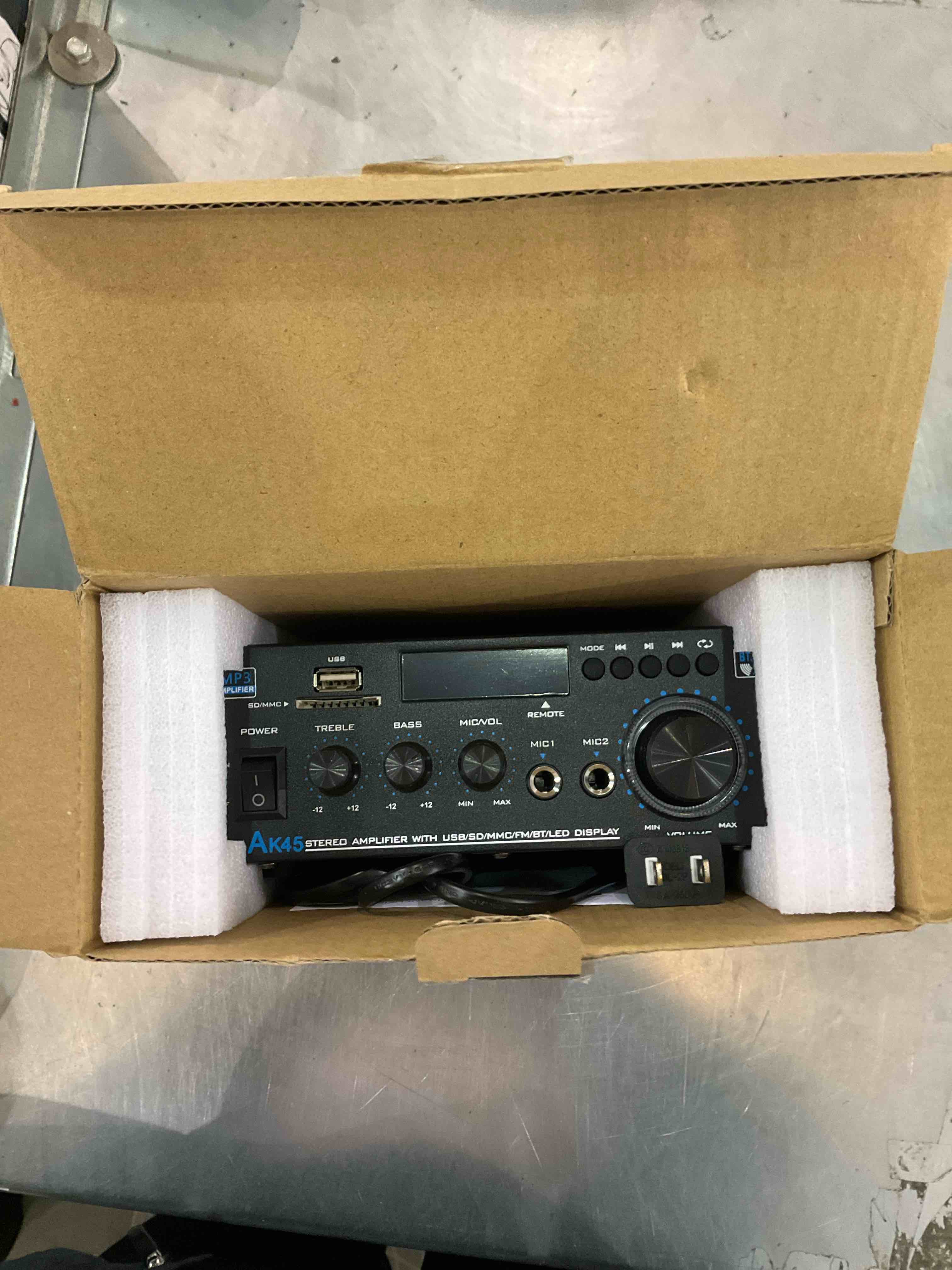https://s3.amazonaws.com/lotting-images-prod/bidfta/EXS00736377_1701980416654.jpeg