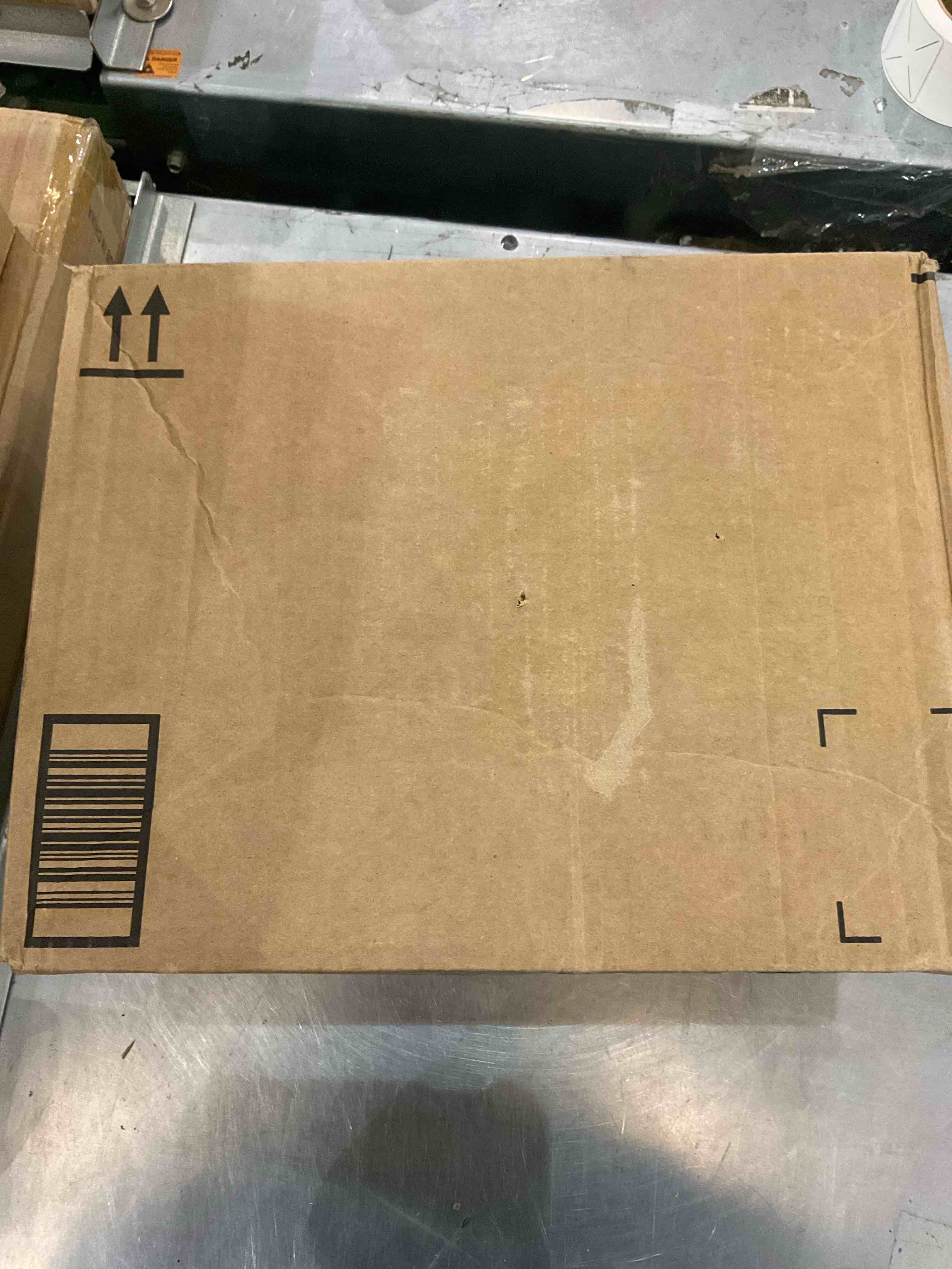 https://s3.amazonaws.com/lotting-images-prod/bidfta/EXS00736486_1702057749439.jpeg