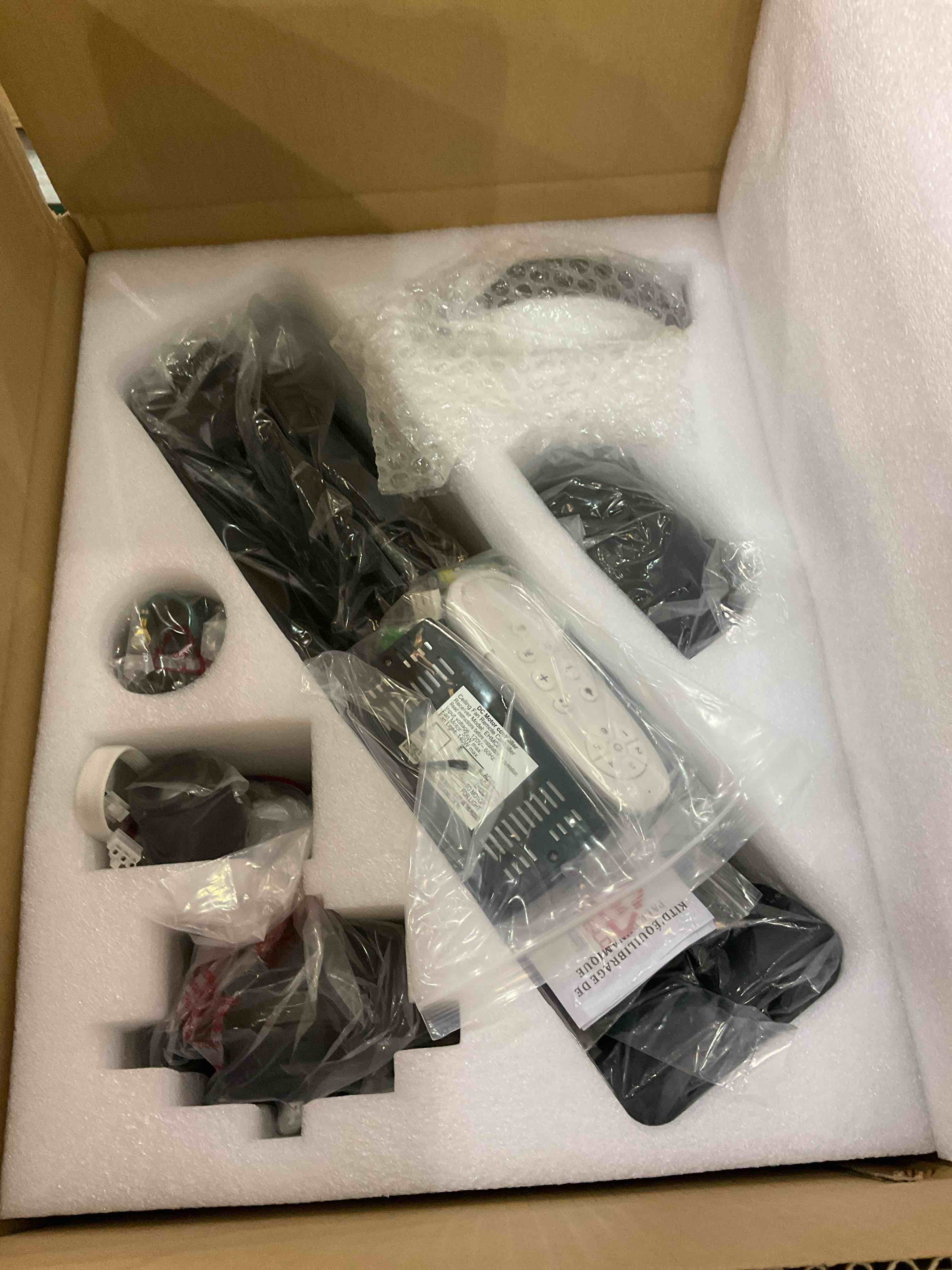 https://s3.amazonaws.com/lotting-images-prod/bidfta/EXS00736498_1702058928395.jpeg