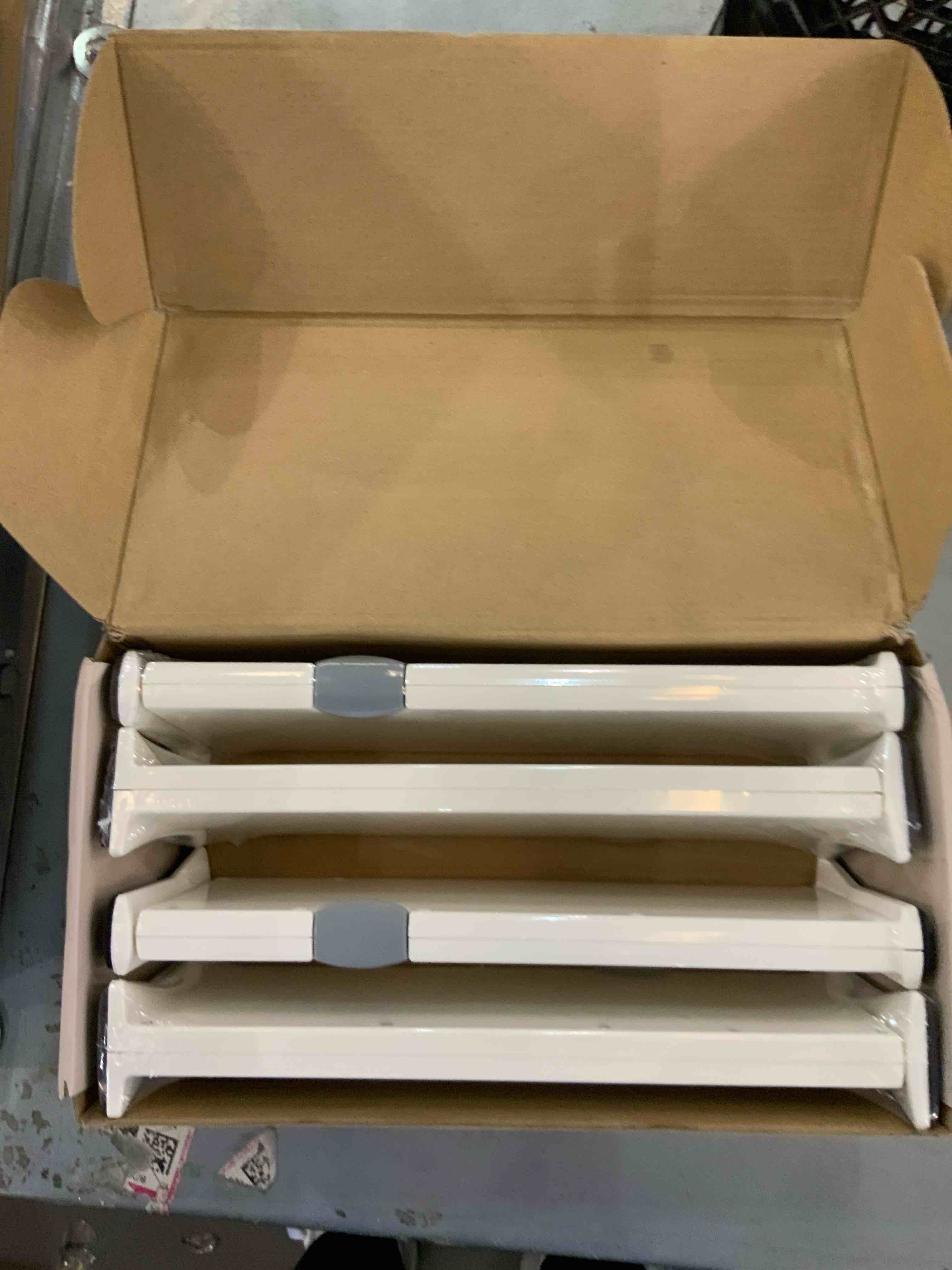 https://s3.amazonaws.com/lotting-images-prod/bidfta/EXS00736904_1701973574960.jpeg