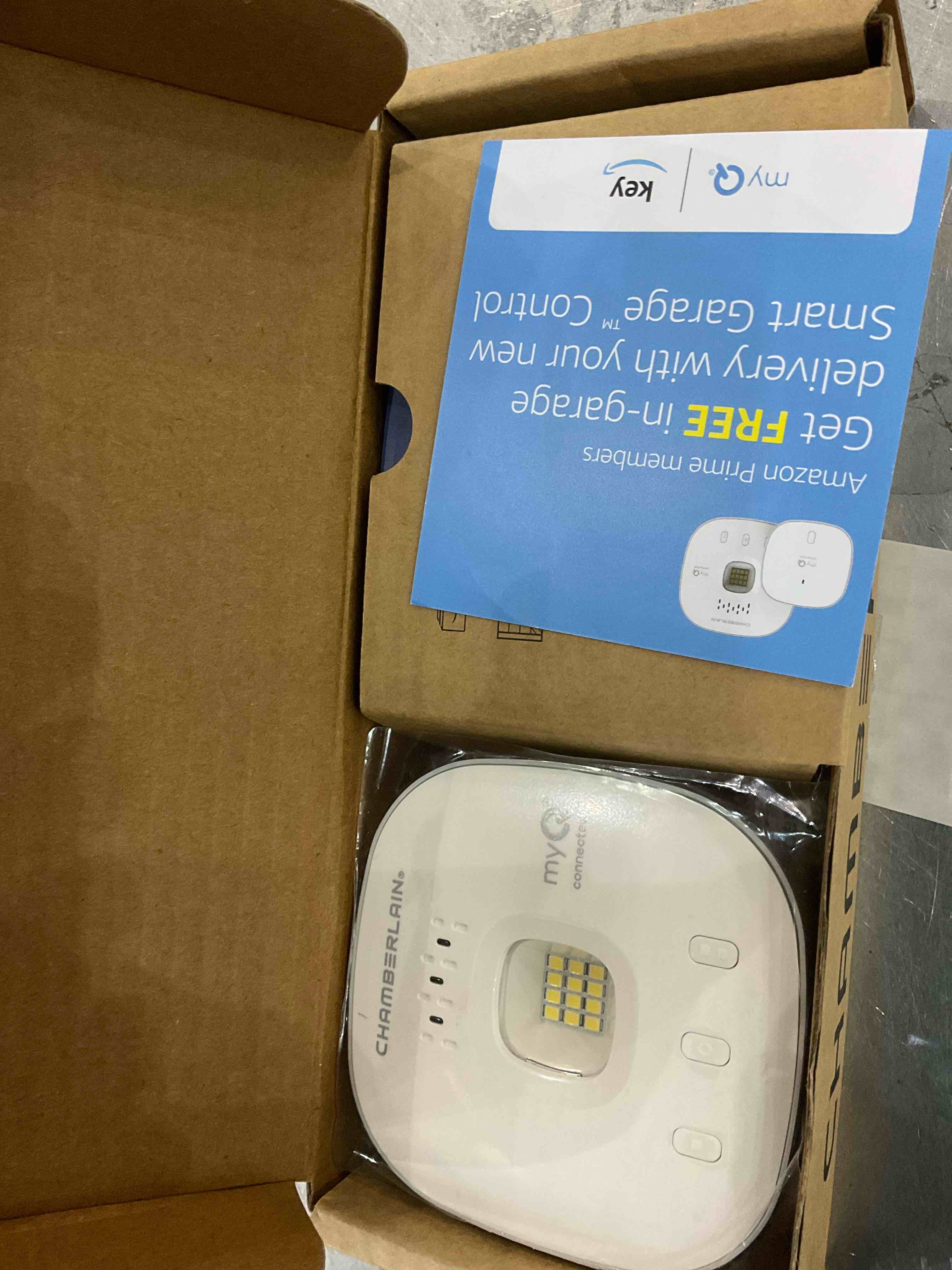 https://s3.amazonaws.com/lotting-images-prod/bidfta/EXS00737041_1702041727390.jpeg