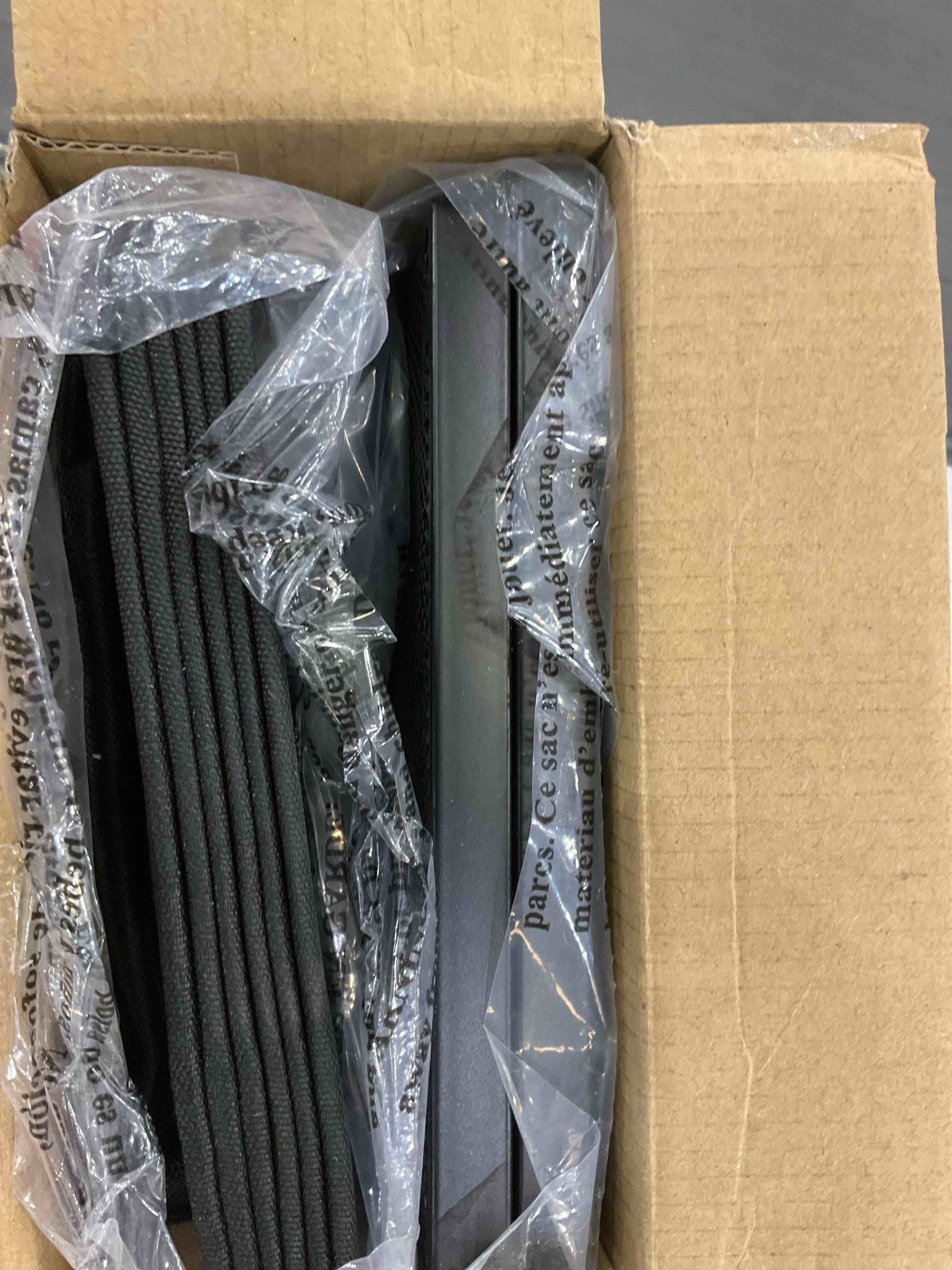 https://s3.amazonaws.com/lotting-images-prod/bidfta/EXS00737121_1702049383300.jpeg