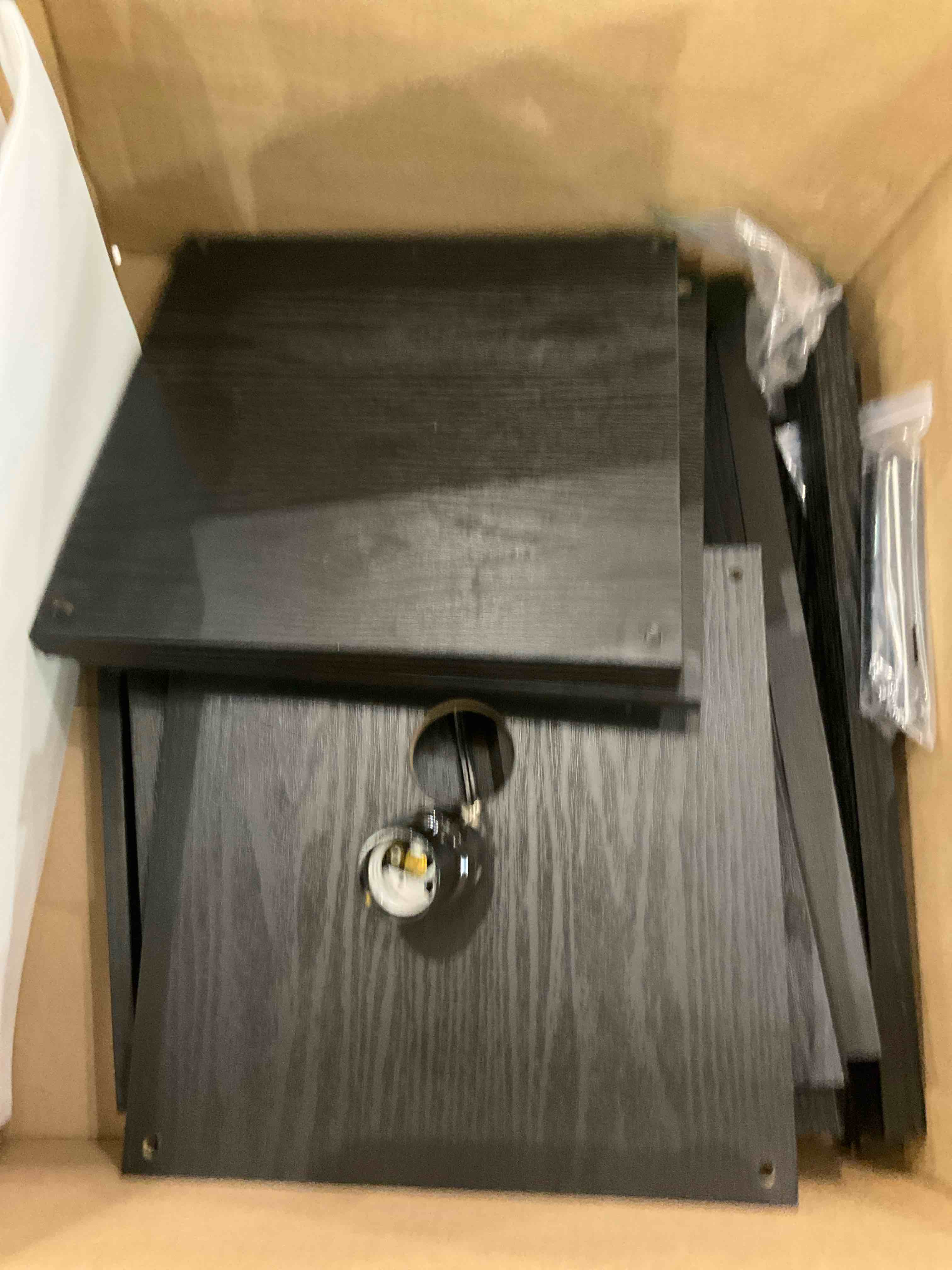 https://s3.amazonaws.com/lotting-images-prod/bidfta/EXS00737203_1702064505369.jpeg
