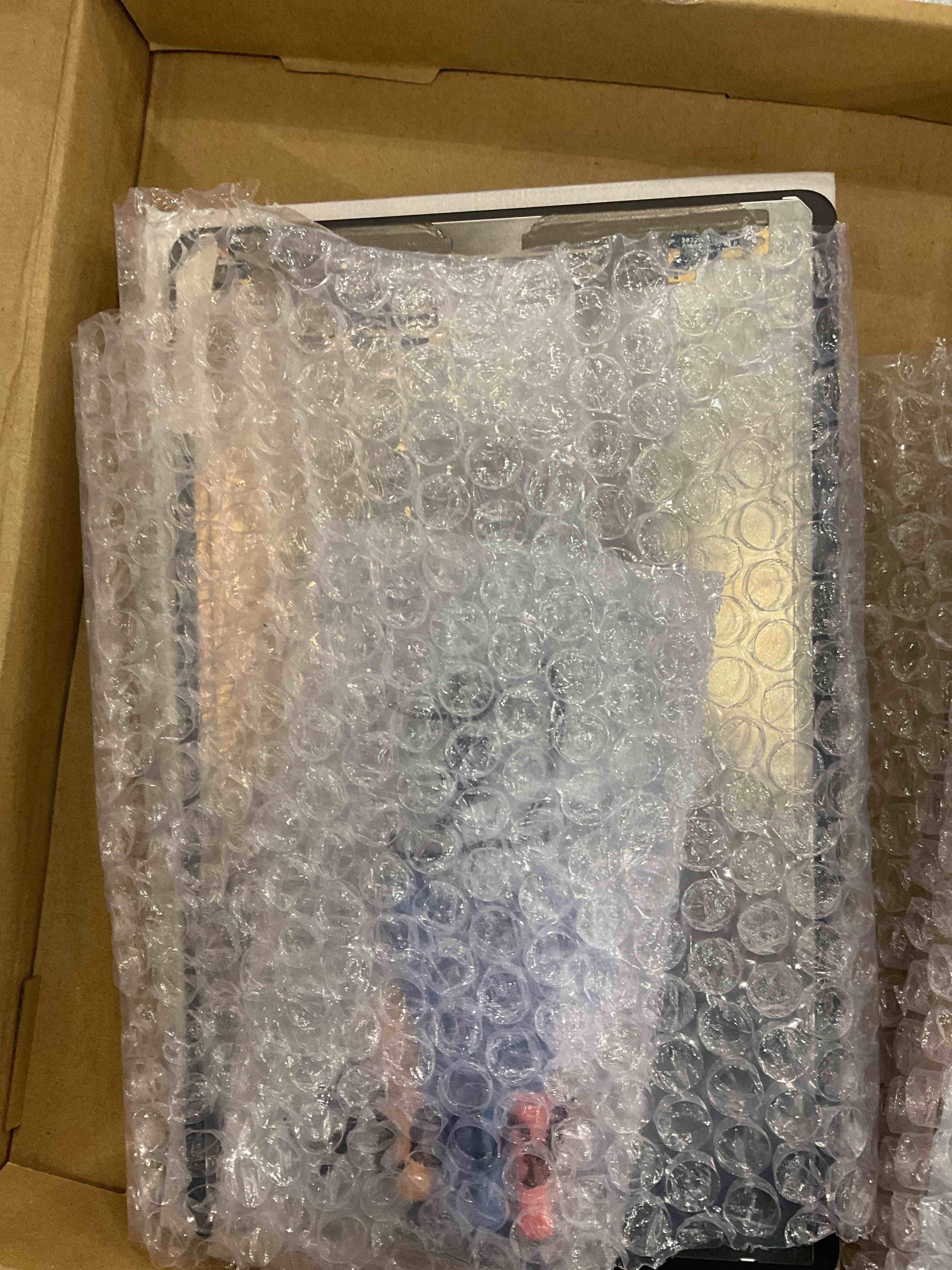 https://s3.amazonaws.com/lotting-images-prod/bidfta/EXS00737681_1703100862492.jpeg