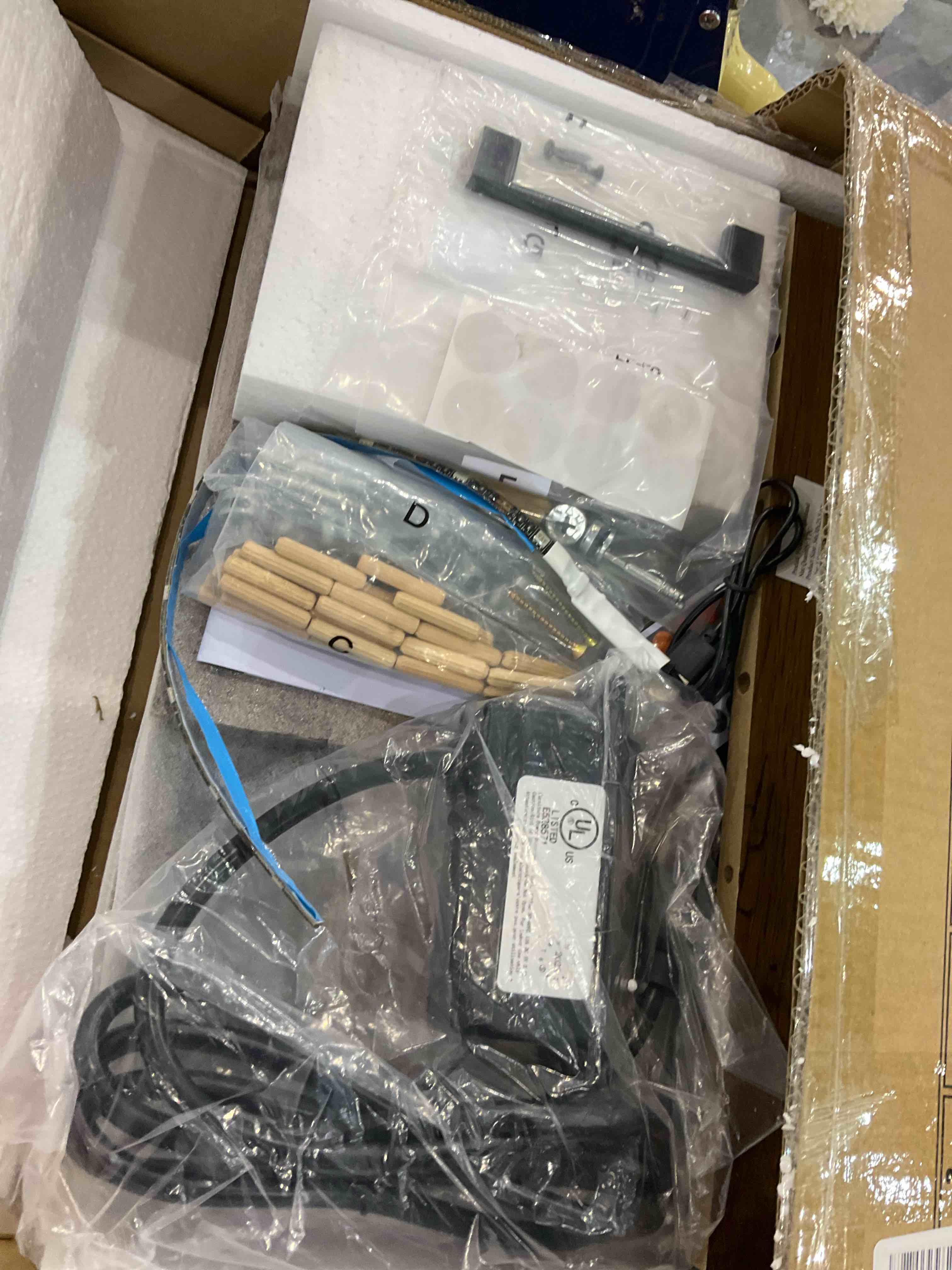 https://s3.amazonaws.com/lotting-images-prod/bidfta/EXS00737722_1703161557191.jpeg