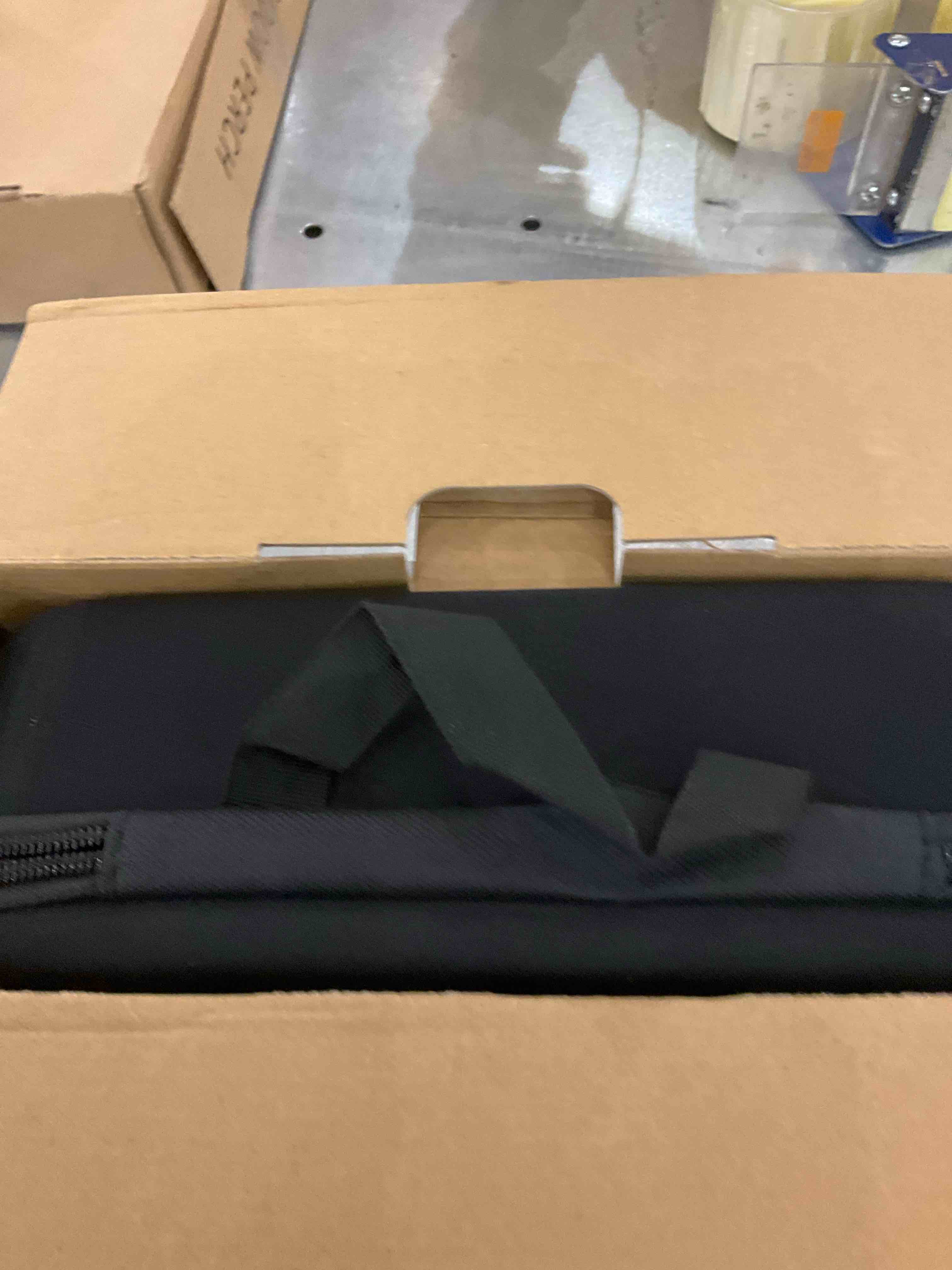 https://s3.amazonaws.com/lotting-images-prod/bidfta/EXS00738350_1702496035142.jpeg