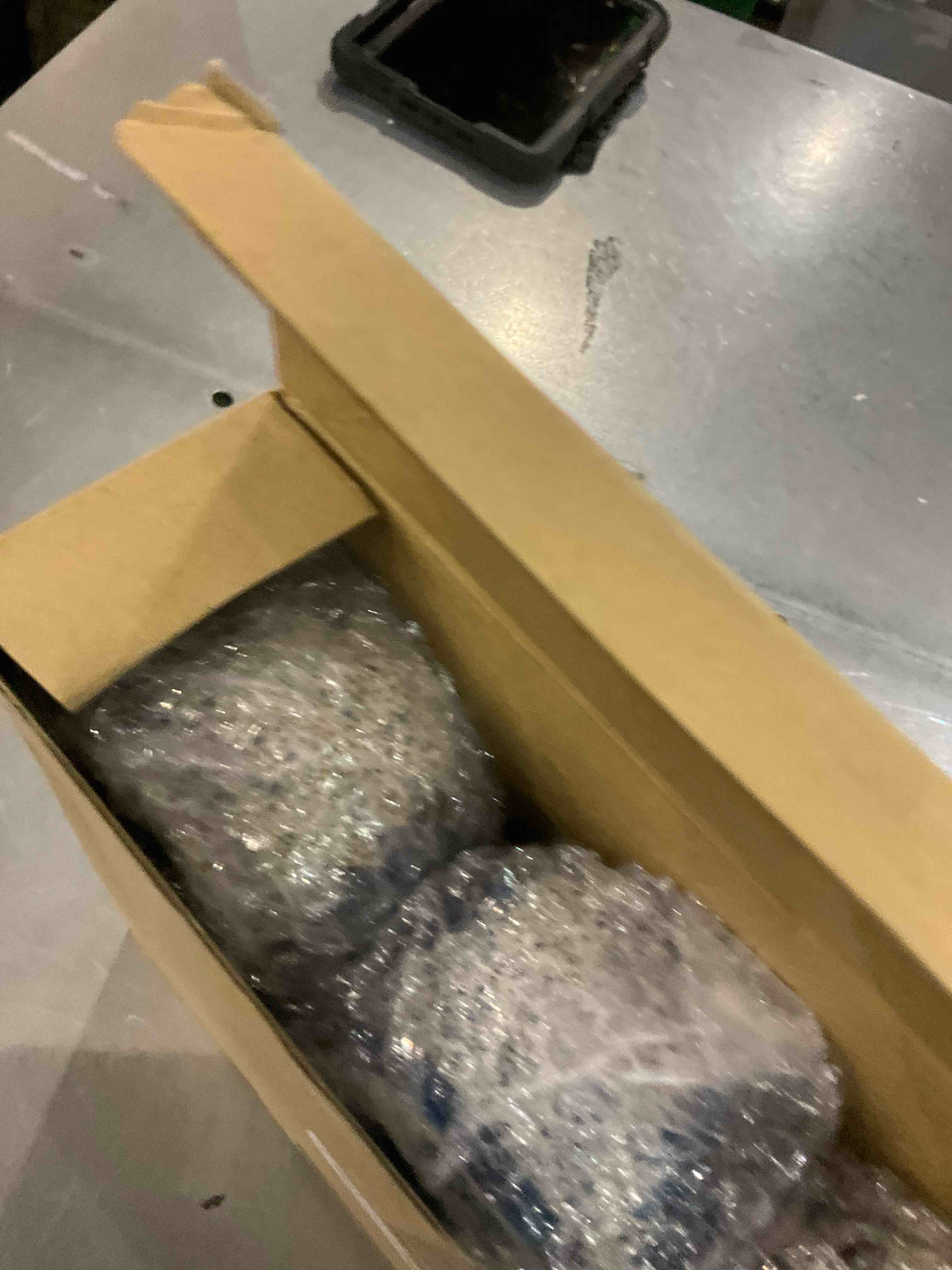 https://s3.amazonaws.com/lotting-images-prod/bidfta/EXS00738409_1702558173685.jpeg
