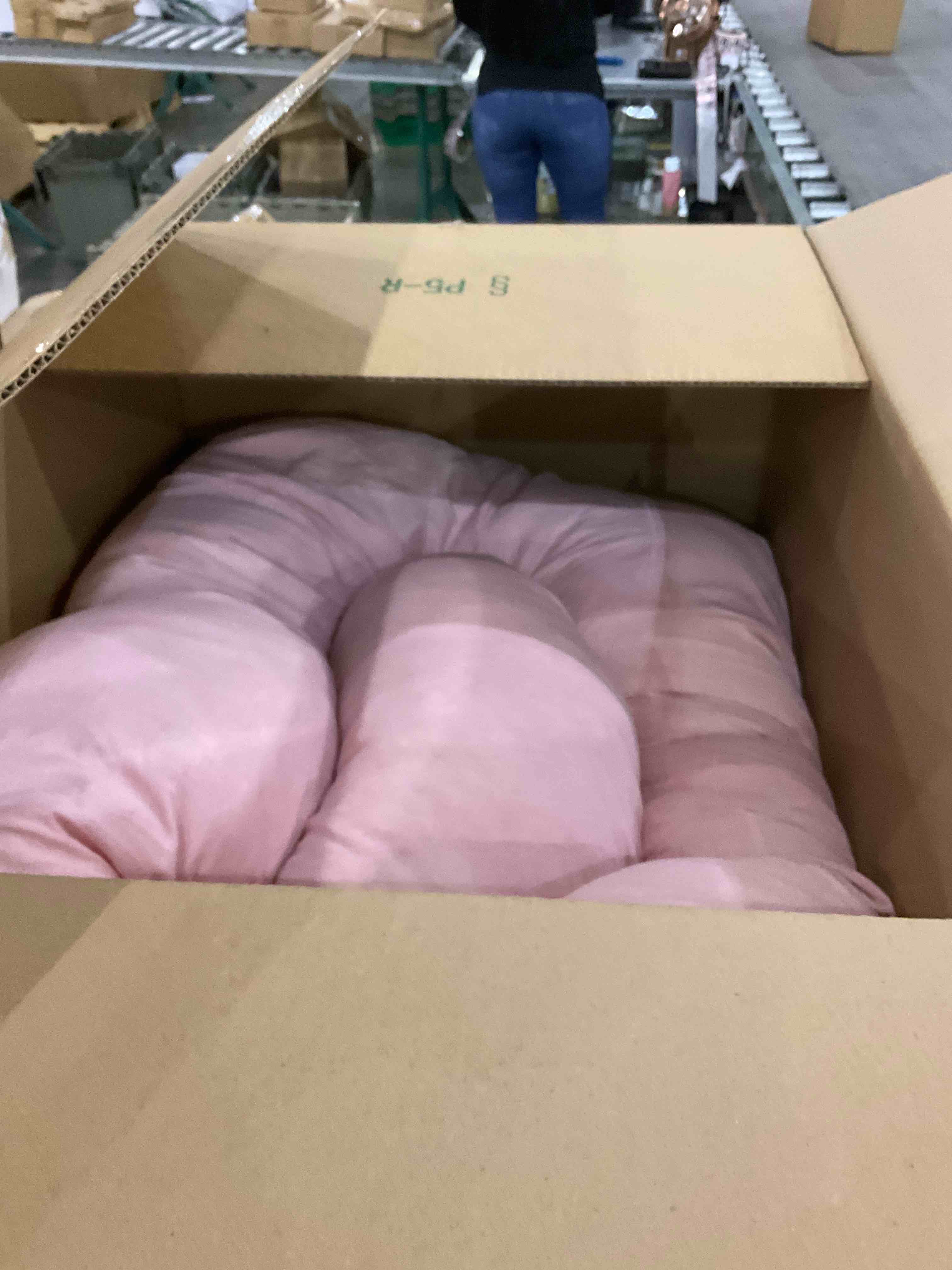 https://s3.amazonaws.com/lotting-images-prod/bidfta/EXS00738430_1702560186851.jpeg