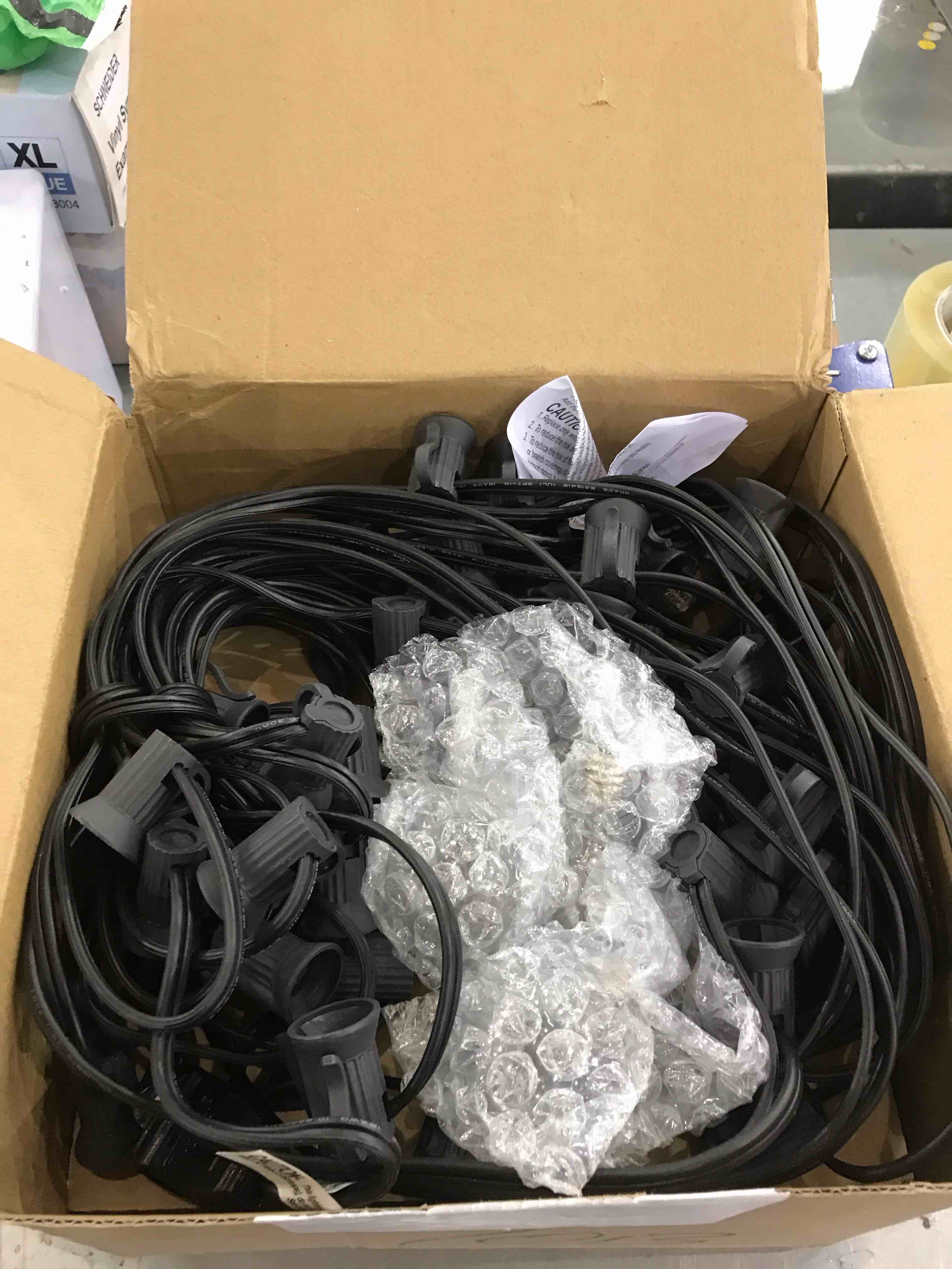 https://s3.amazonaws.com/lotting-images-prod/bidfta/EXS00738643_1701977037311.jpeg