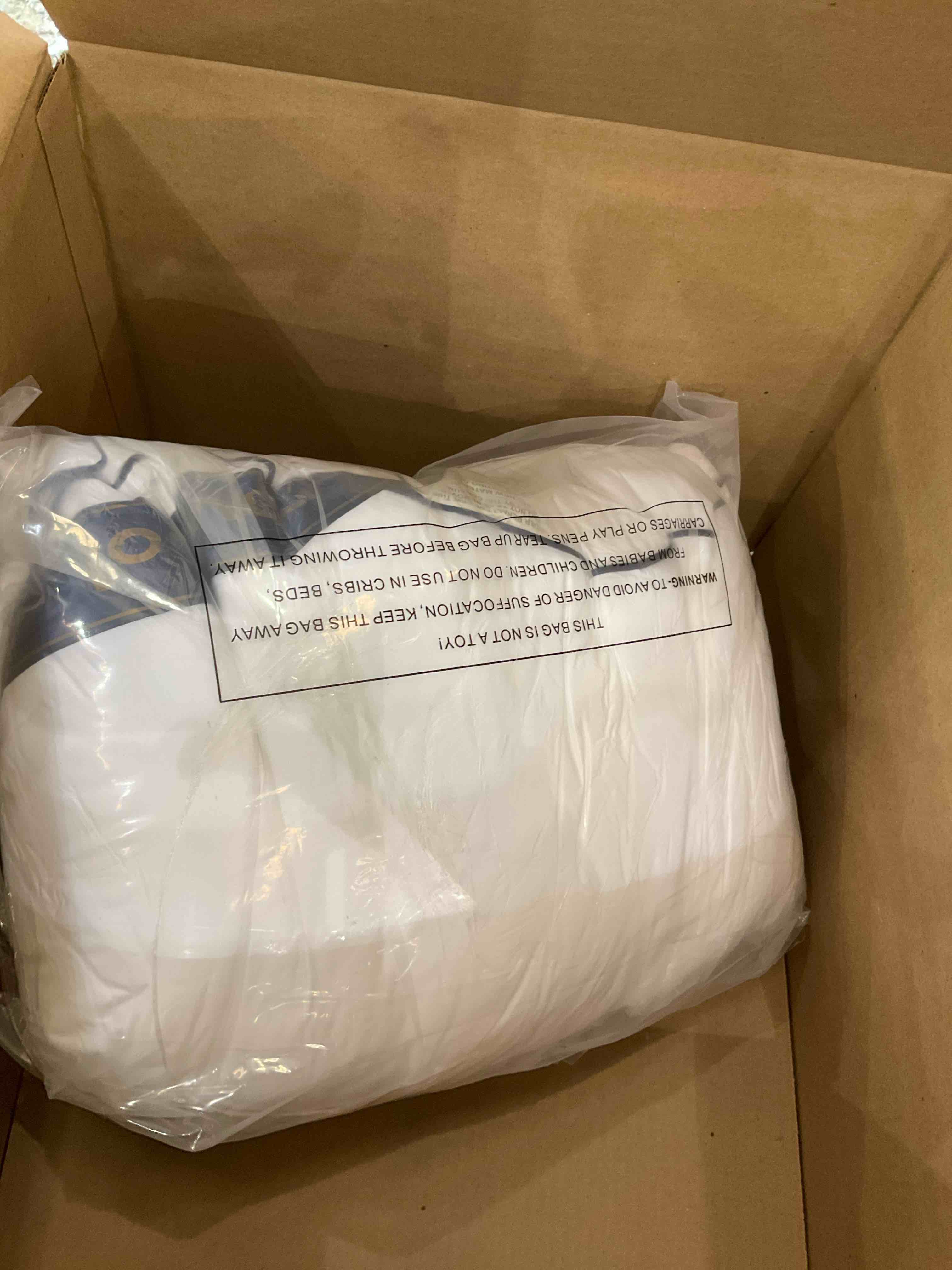 https://s3.amazonaws.com/lotting-images-prod/bidfta/EXS00739118_1702927558759.jpeg