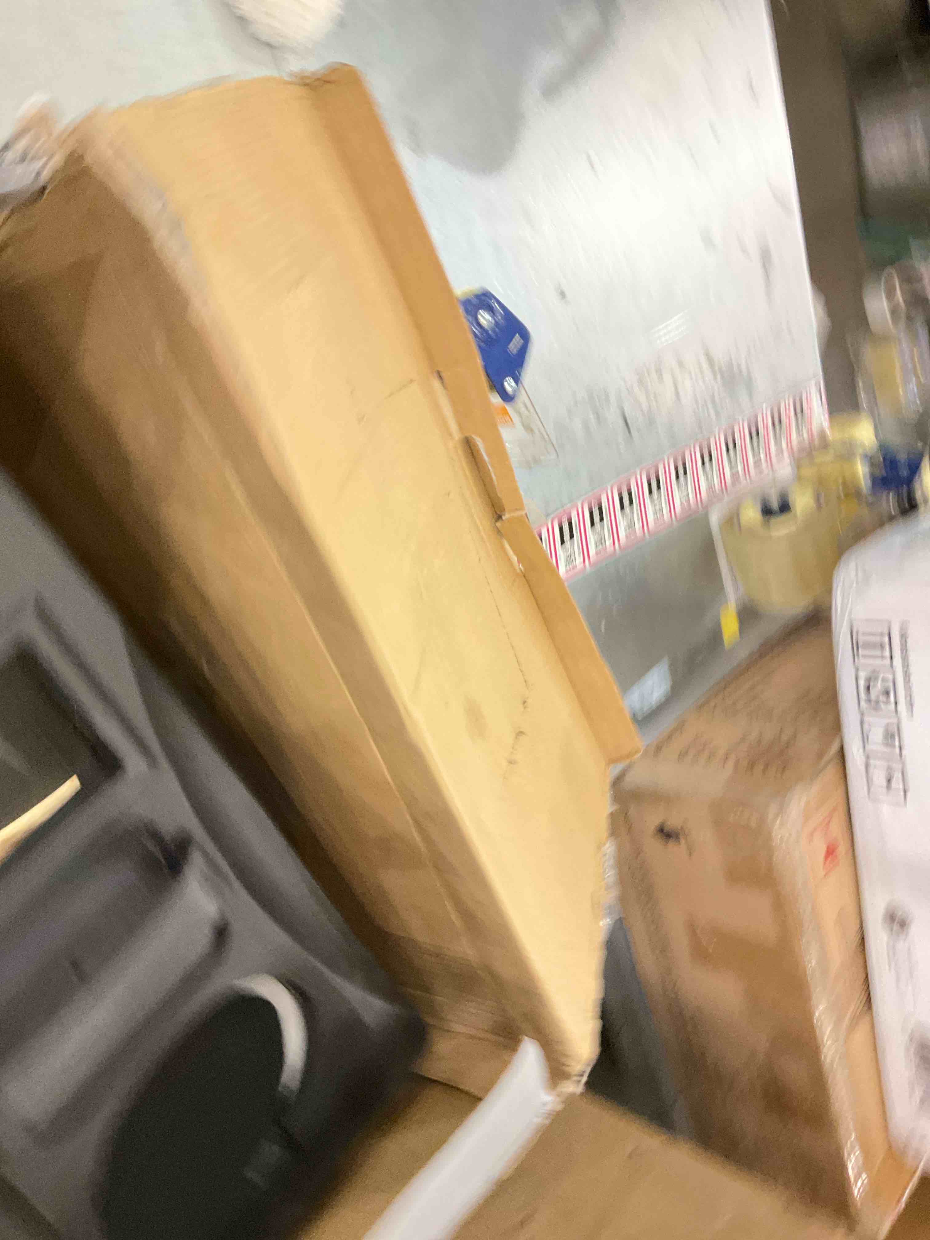 https://s3.amazonaws.com/lotting-images-prod/bidfta/EXS00739281_1703009051345.jpeg