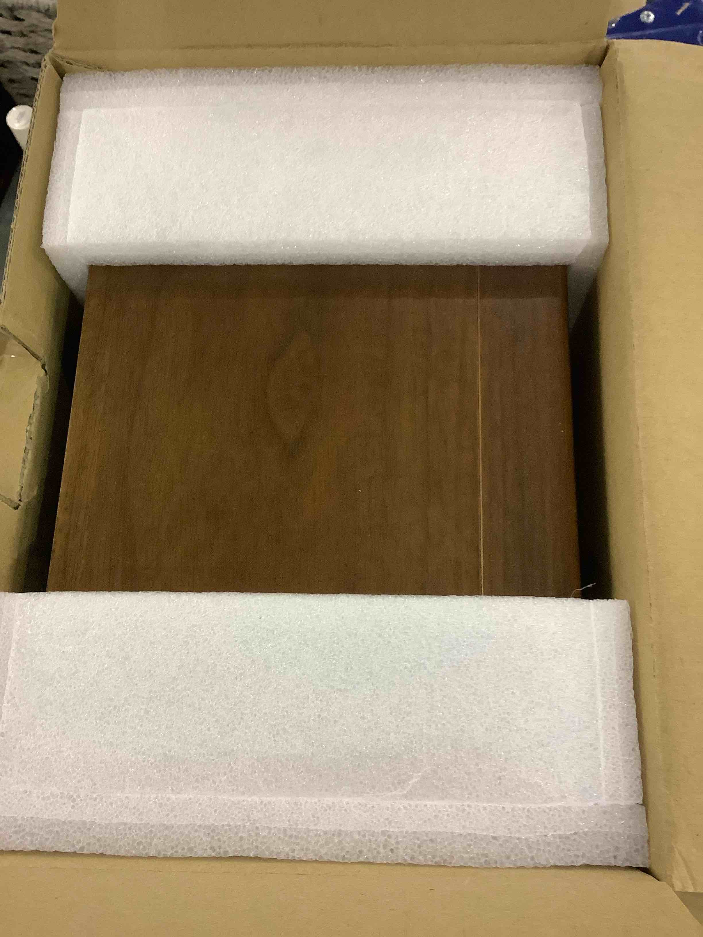 https://s3.amazonaws.com/lotting-images-prod/bidfta/EXS00740359_1702646714564.jpeg