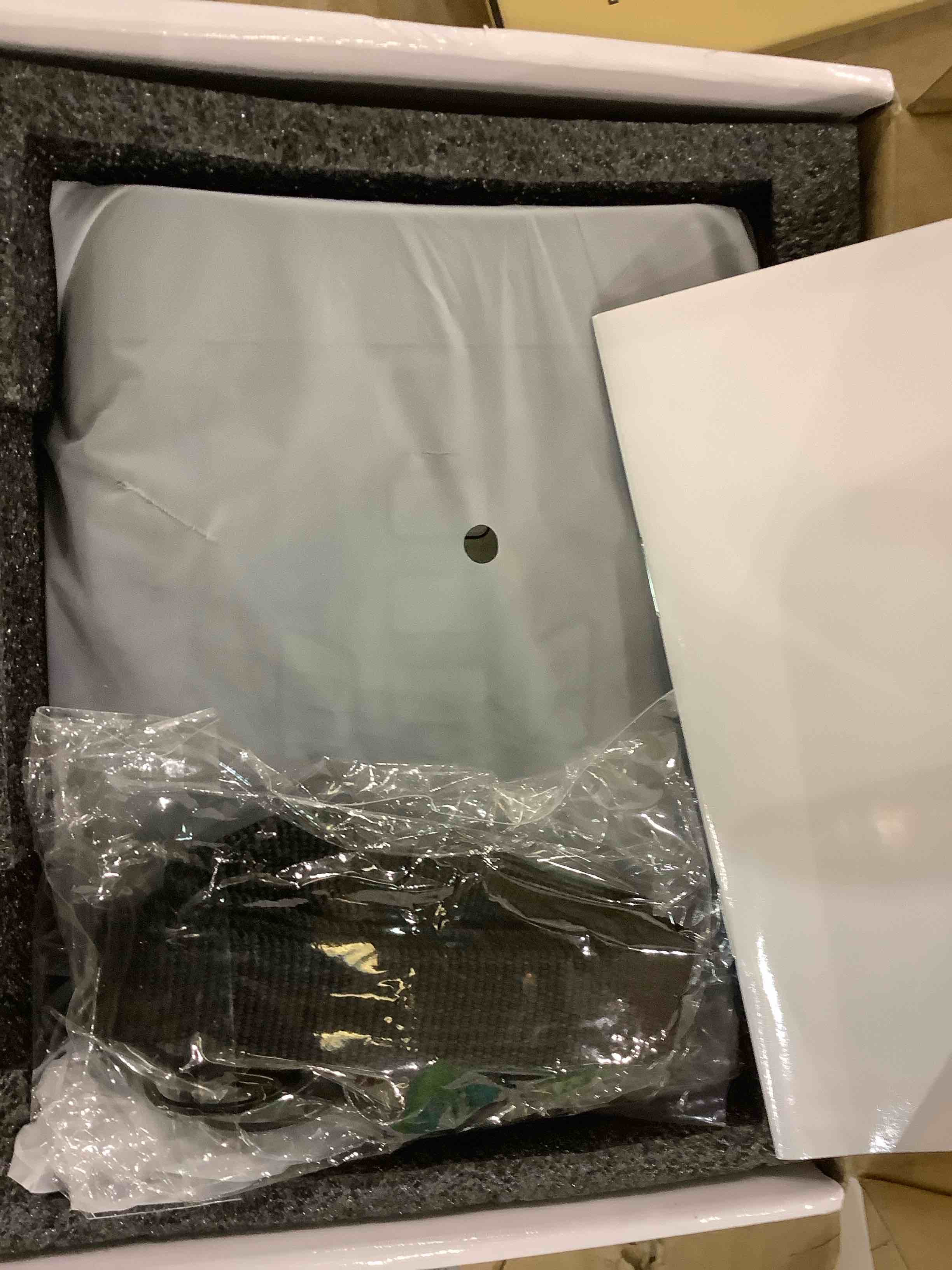 https://s3.amazonaws.com/lotting-images-prod/bidfta/EXS00740381_1702651352862.jpeg